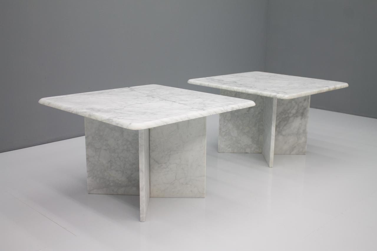Pair of Carrara marble side tables, Italy, 1970s.
Polished table top.

Very good condition.
