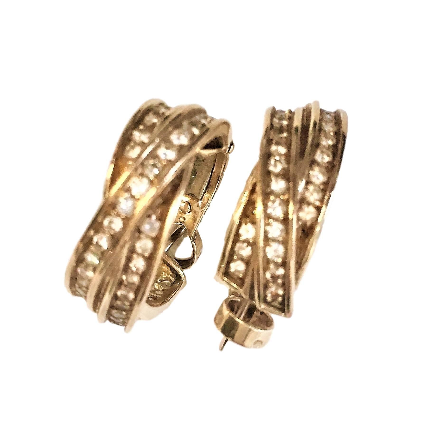 Pair of Cartier Diamond 18 Karat Yellow Gold Trinity Hoop Earrings In Excellent Condition For Sale In Neung-sur-beuvron, FR