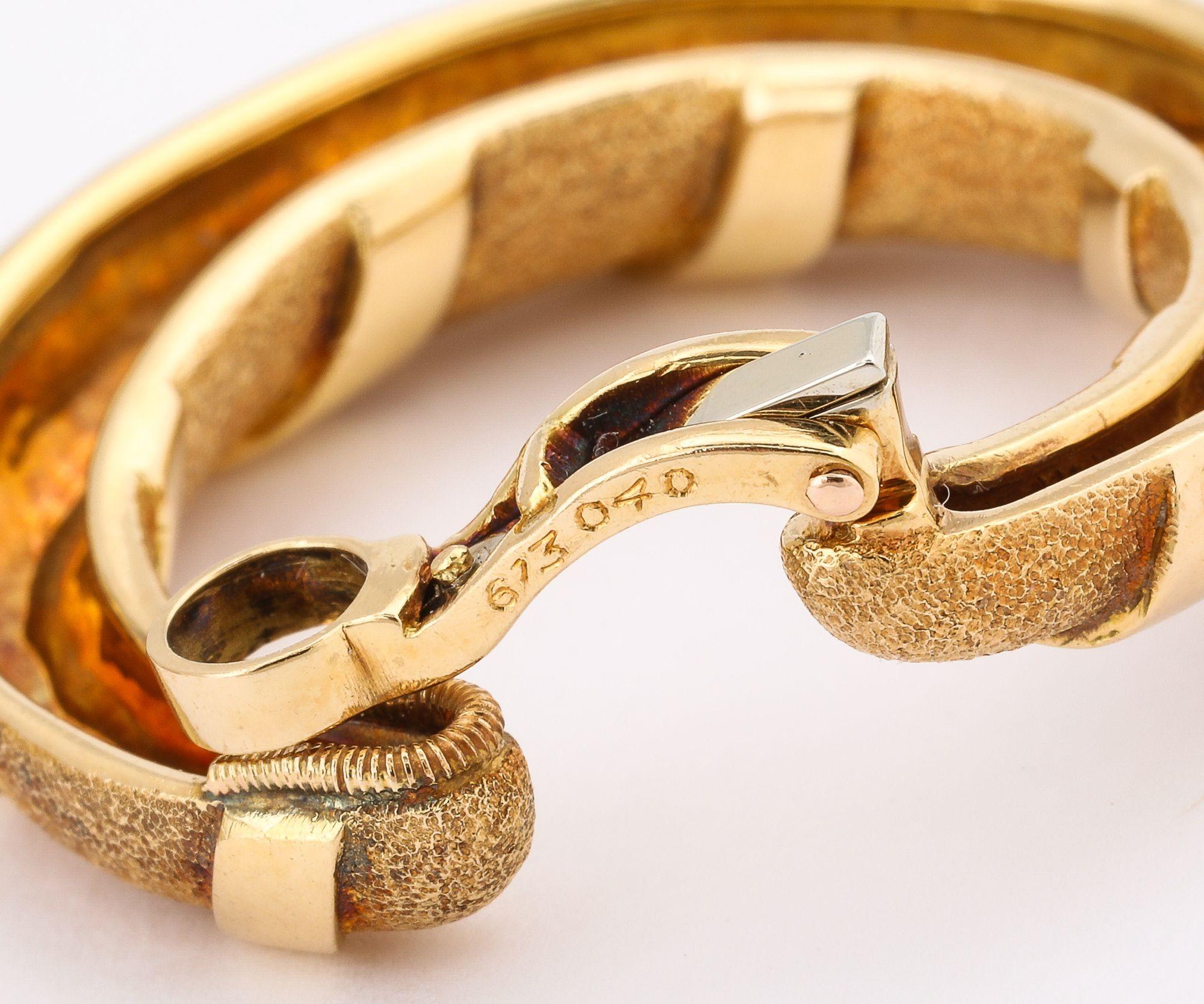 Paar Vintage Cartier Paris zweifarbige Gold-Creolen-Ohrringe im Vintage-Stil im Angebot 6