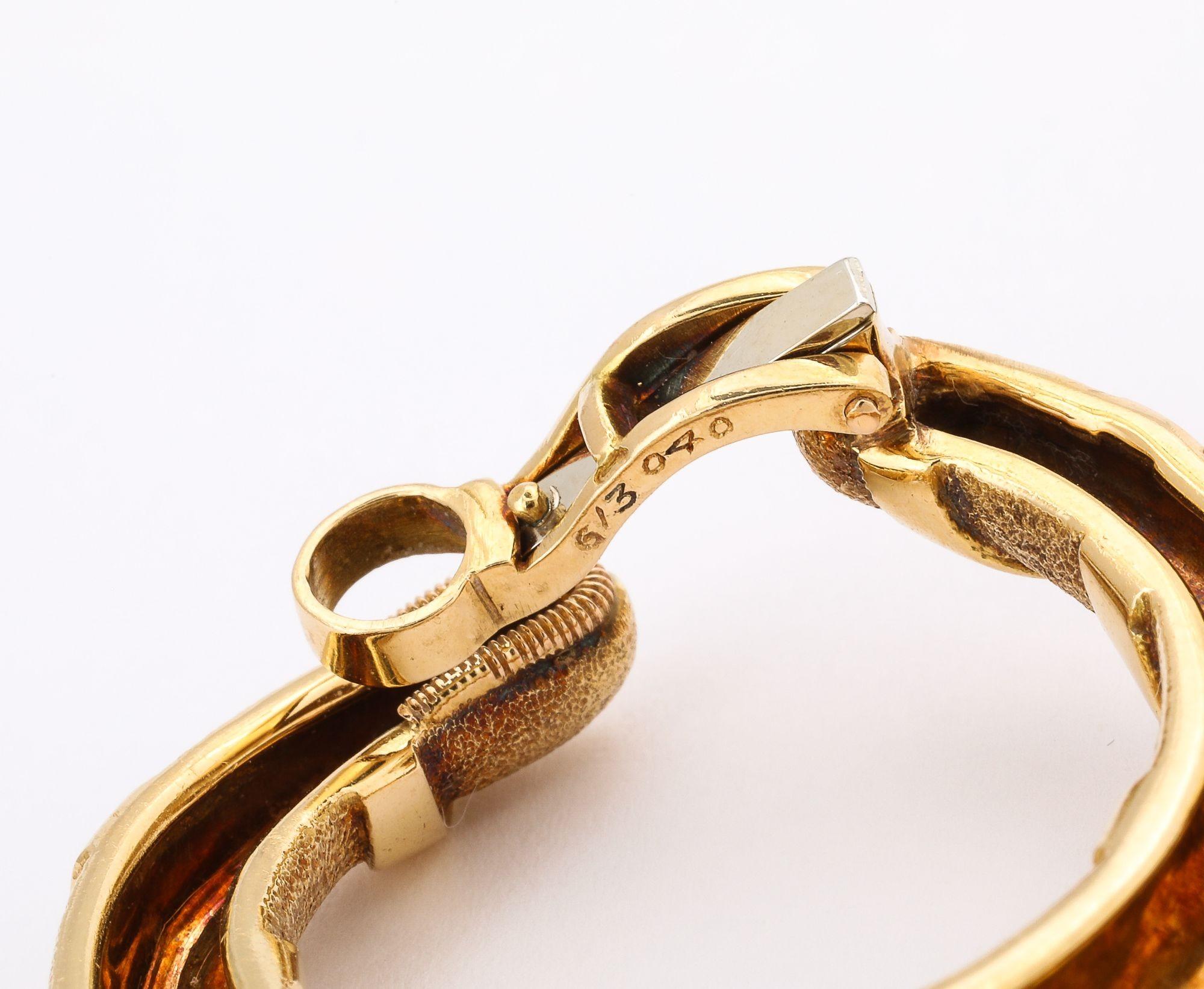 Paar Vintage Cartier Paris zweifarbige Gold-Creolen-Ohrringe im Vintage-Stil im Angebot 8