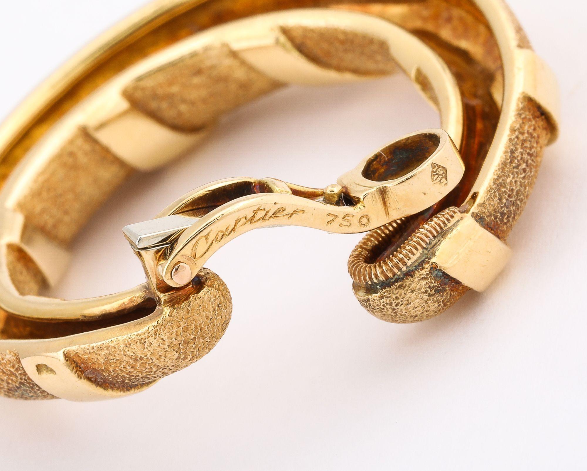 Paar Vintage Cartier Paris zweifarbige Gold-Creolen-Ohrringe im Vintage-Stil im Angebot 9