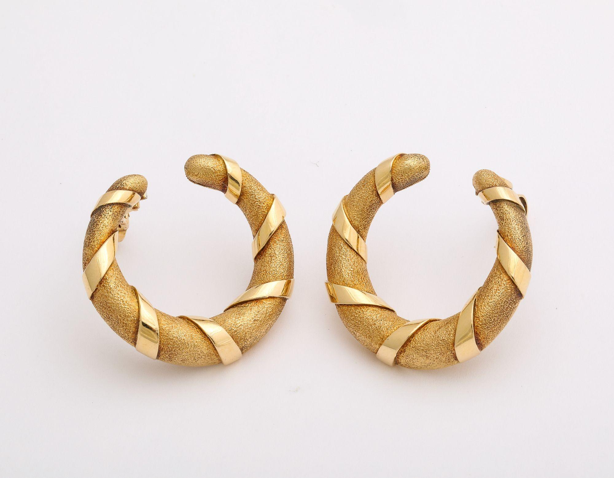 Paar Vintage Cartier Paris zweifarbige Gold-Creolen-Ohrringe im Vintage-Stil im Angebot 10