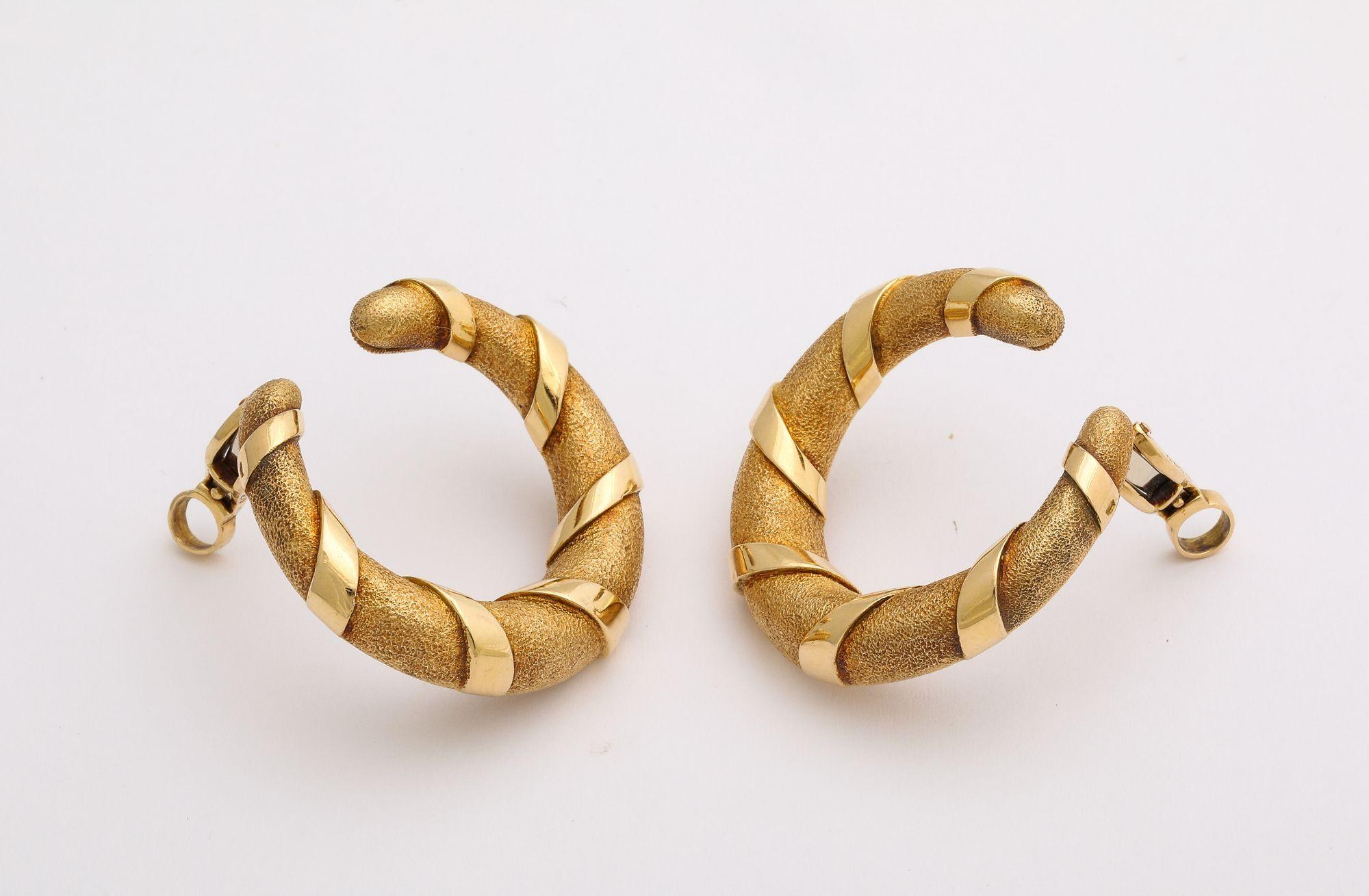 Paar Vintage Cartier Paris zweifarbige Gold-Creolen-Ohrringe im Vintage-Stil im Angebot 11