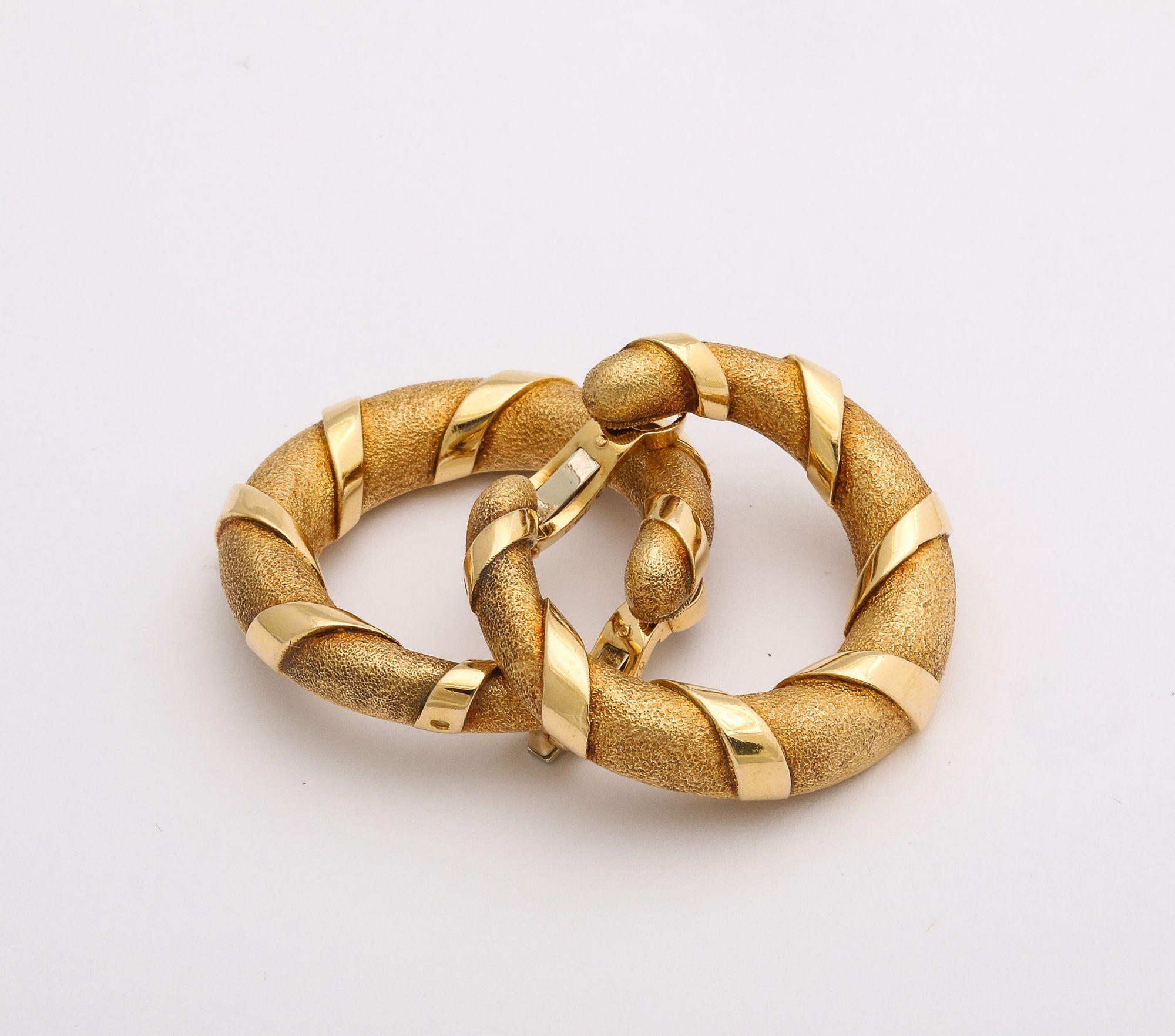 Paar Vintage Cartier Paris zweifarbige Gold-Creolen-Ohrringe im Vintage-Stil im Angebot 13