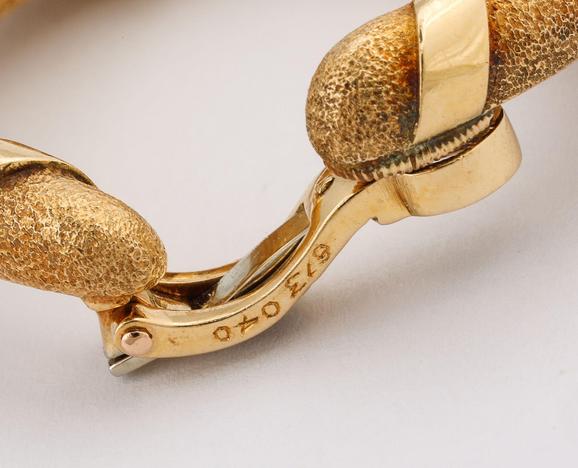 Paar Vintage Cartier Paris zweifarbige Gold-Creolen-Ohrringe im Vintage-Stil im Angebot 5