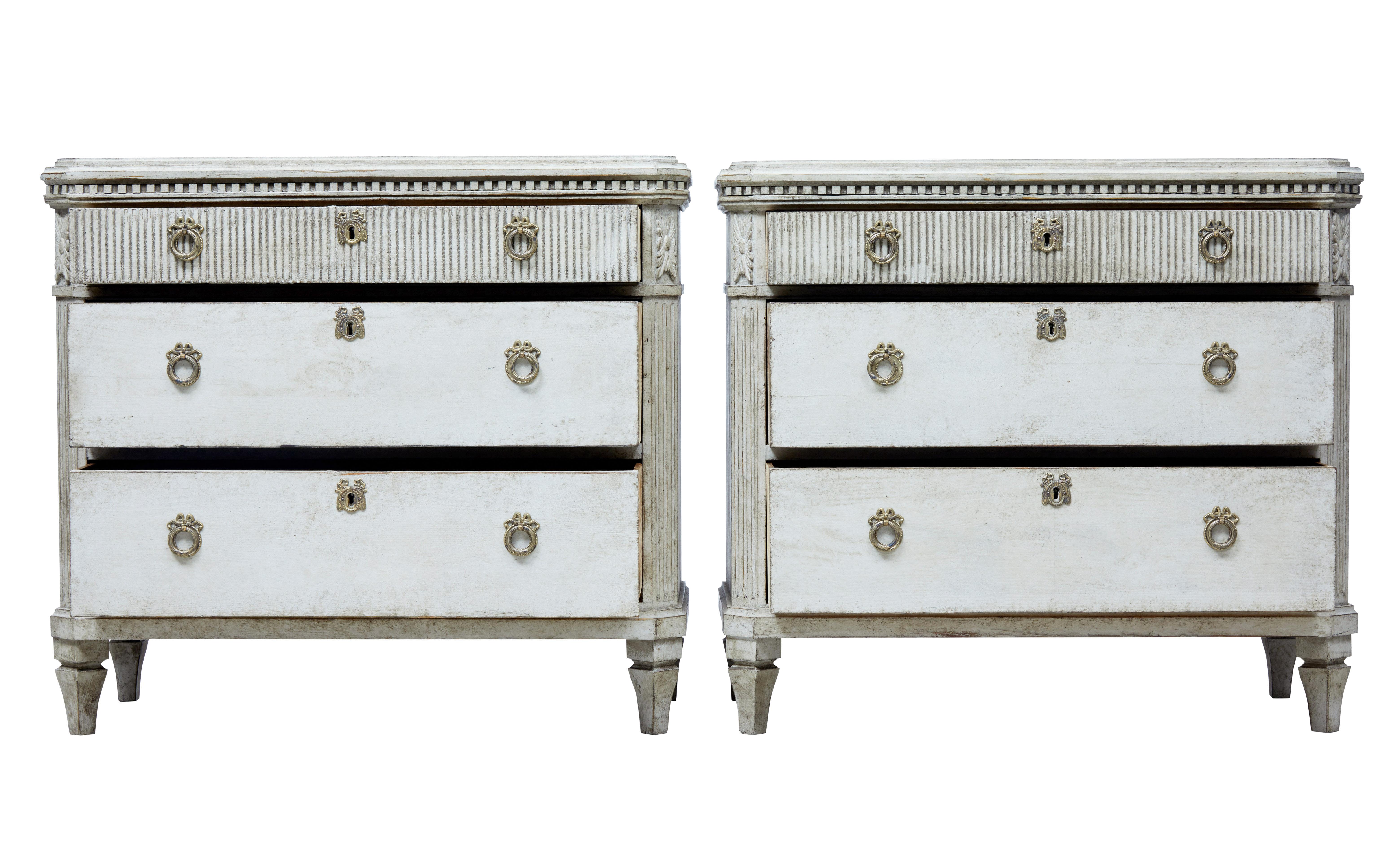 Good quality grey painted chest of drawers, circa 1870.

Stepped top with dentil frieze below. Canted corners with applied carving and fluting. Channeled top drawer detail with a further 2 drawers.

Standing on short tapered feet.

Later paint