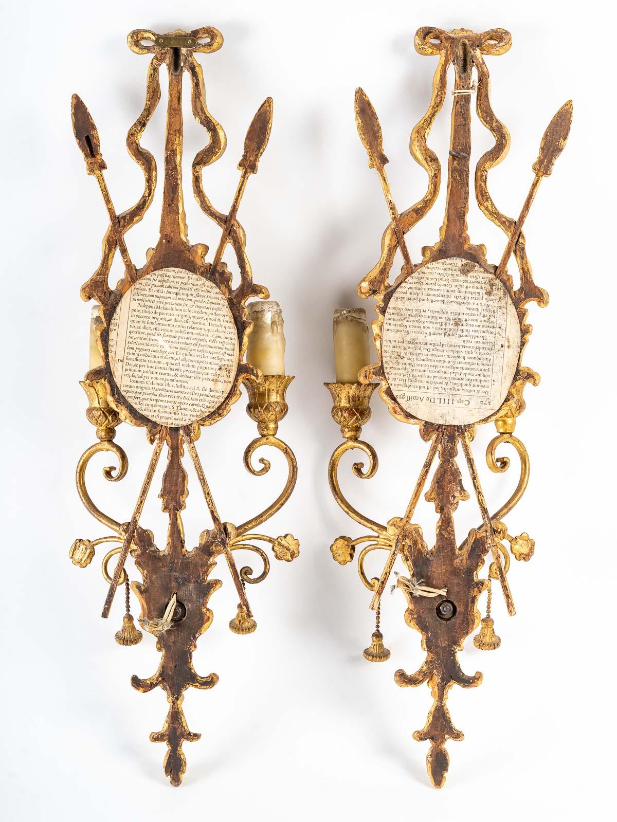Pair of Carved and Gilded Wood Sconces, Italian work In Good Condition For Sale In Saint-Ouen, FR