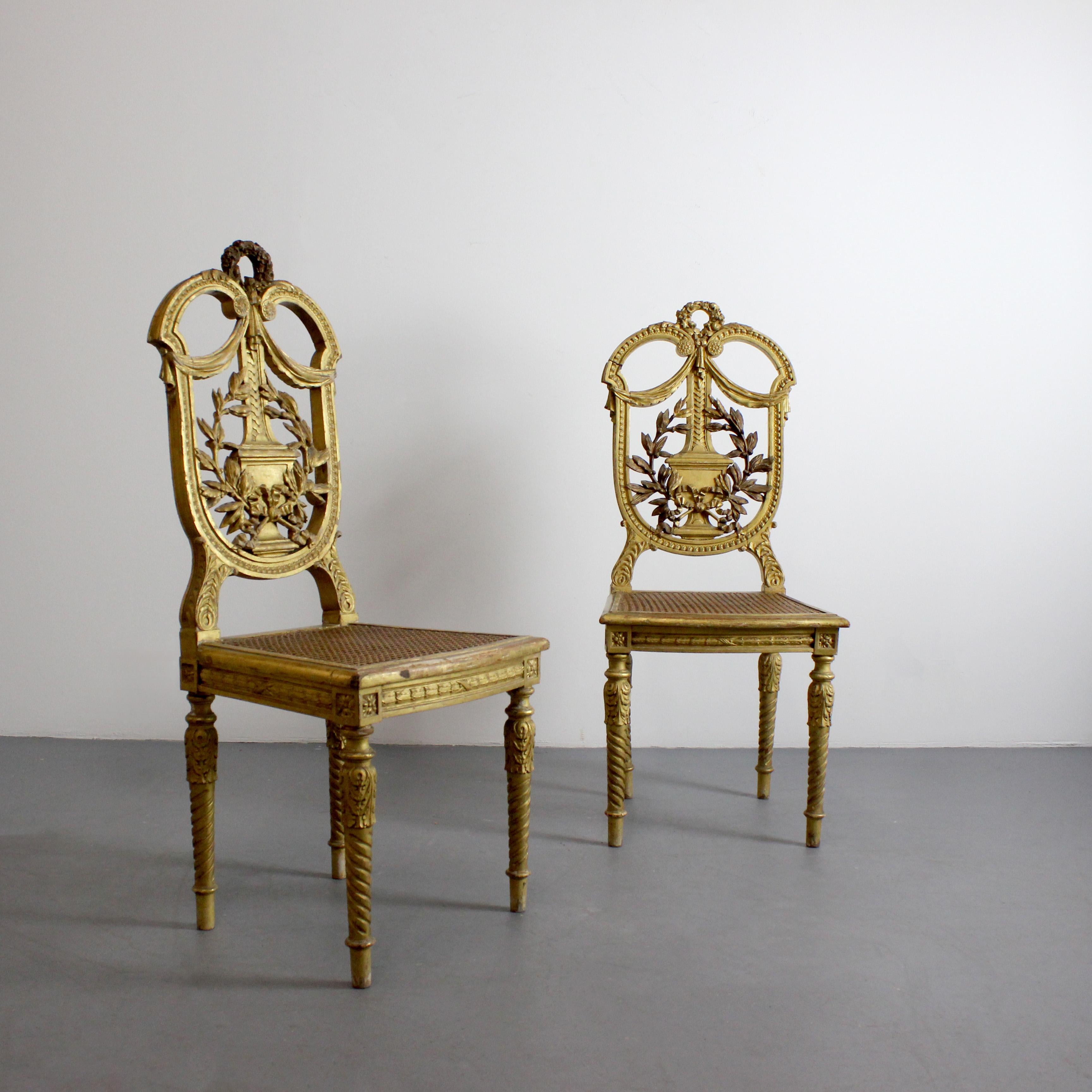 Pair of carved and gilded wooden chairs with lattice seat - Louis XVI - 19th century - France

Dimensions: 103 x 44 x 42 cm