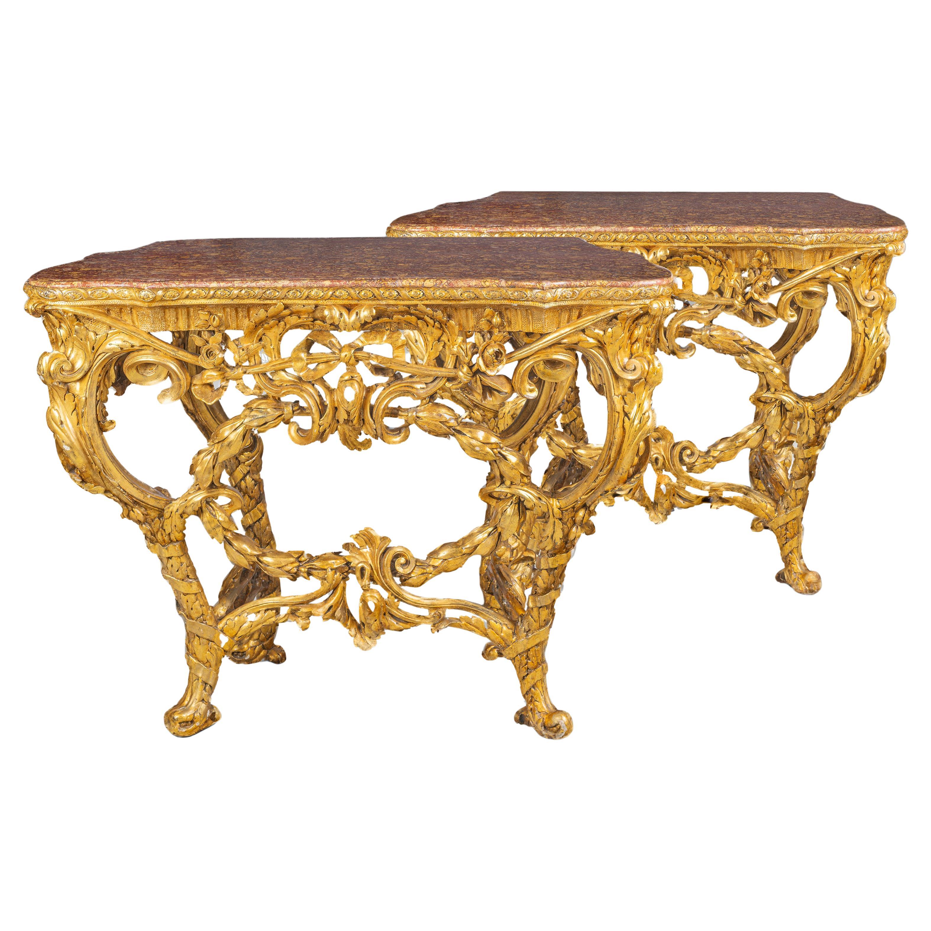Paire de consoles en bois sculpté et doré.Parma. Italie. XVIIIe siècle