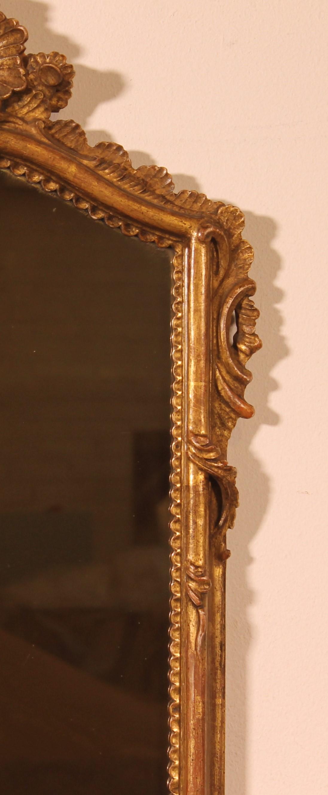 Pair Of Carved And Gilded Wooden Mirrors In Good Condition In Brussels, Brussels