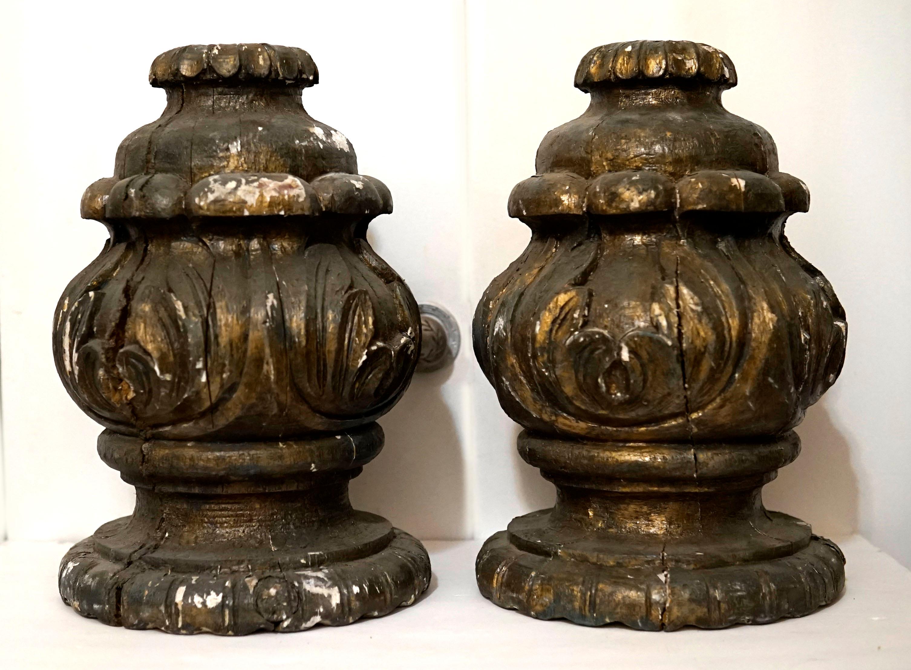 Pair of Carved and Giltwood Italian Architectural Finials For Sale 12