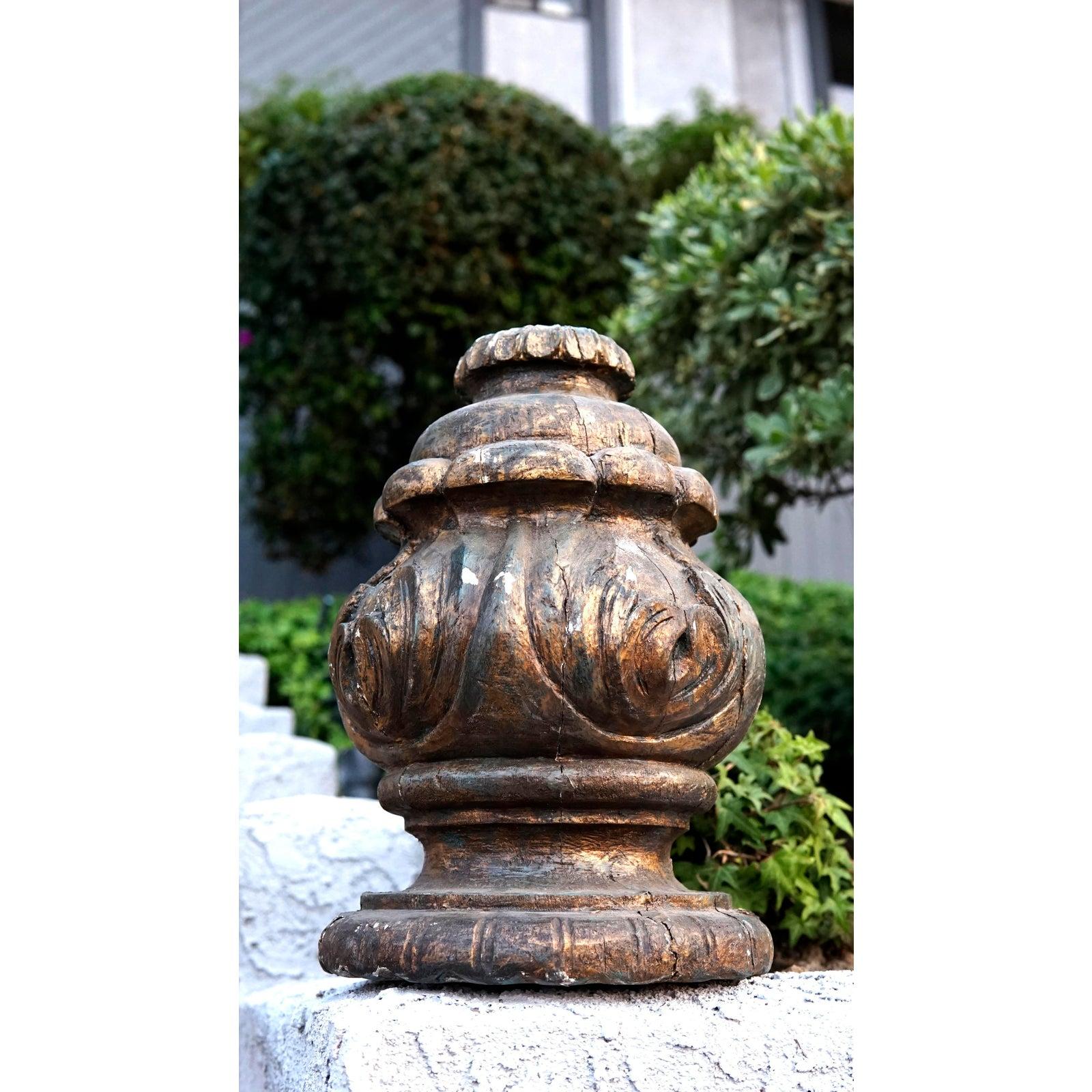 Pair of Carved and Giltwood Italian Architectural Finials For Sale