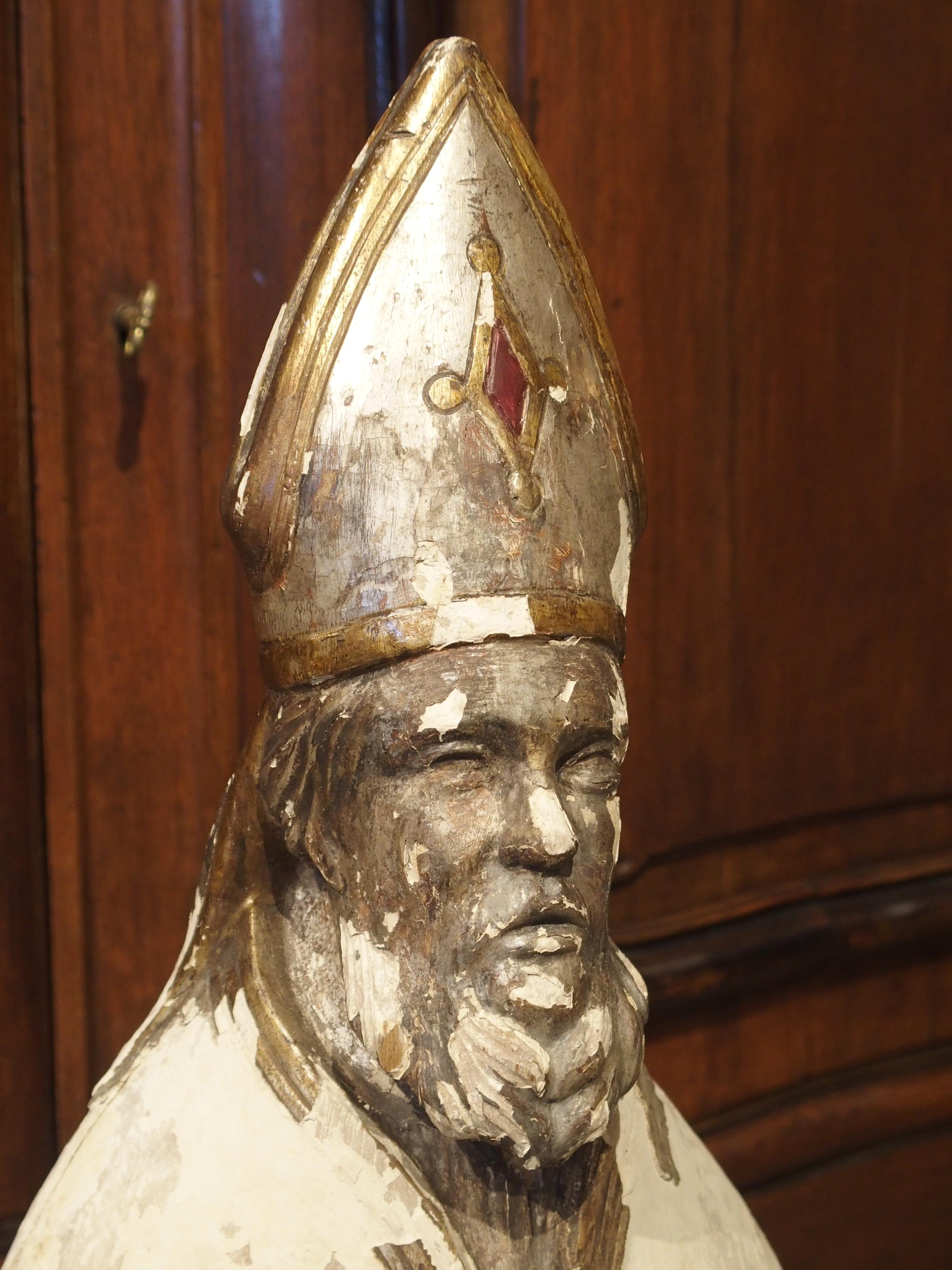 Pair of Carved and Parcel Silvered 17th Century Bishops, Lazio Italy In Good Condition In Dallas, TX