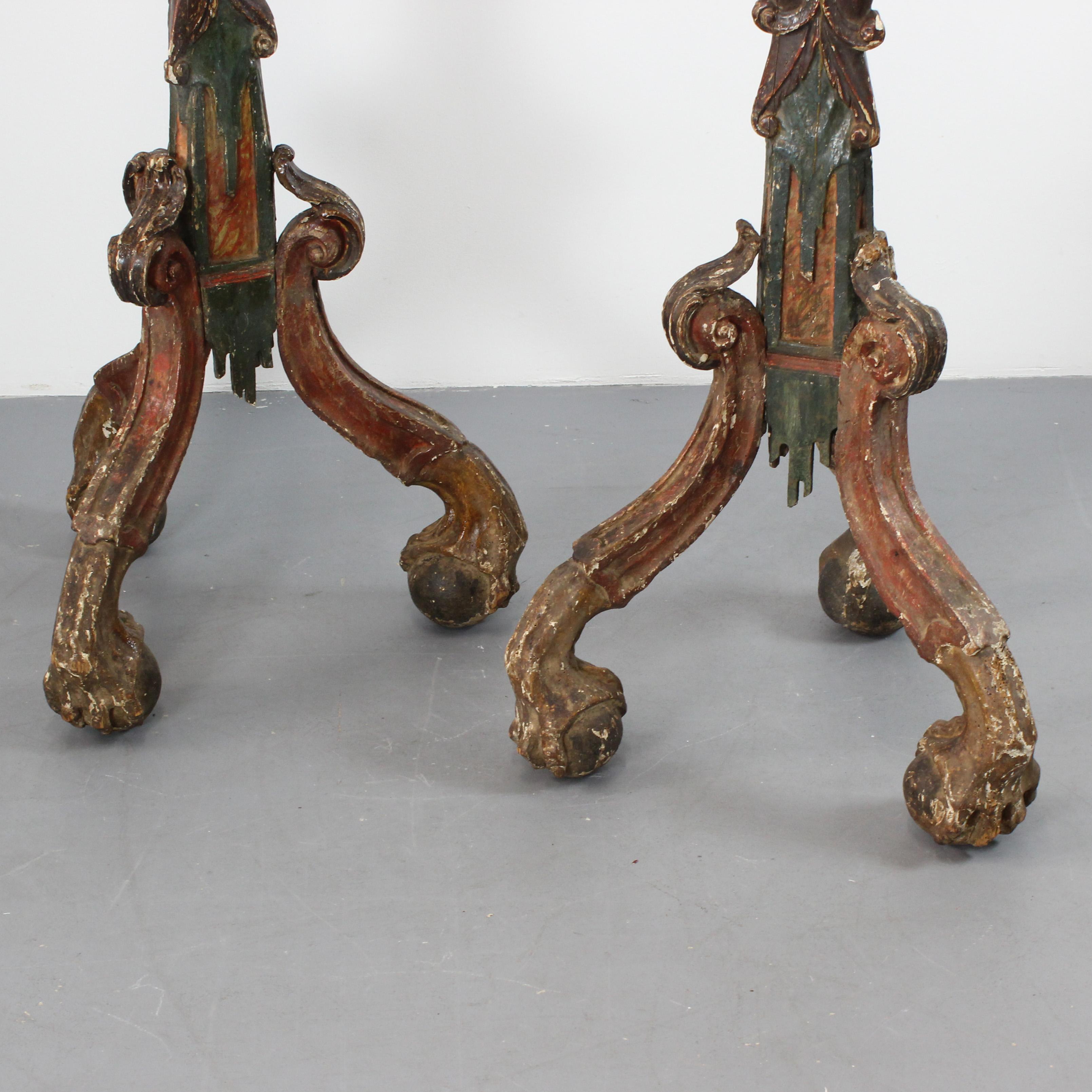 Baroque Pair of carved and polychrome wooden axe-holders - Italy - 17th century For Sale