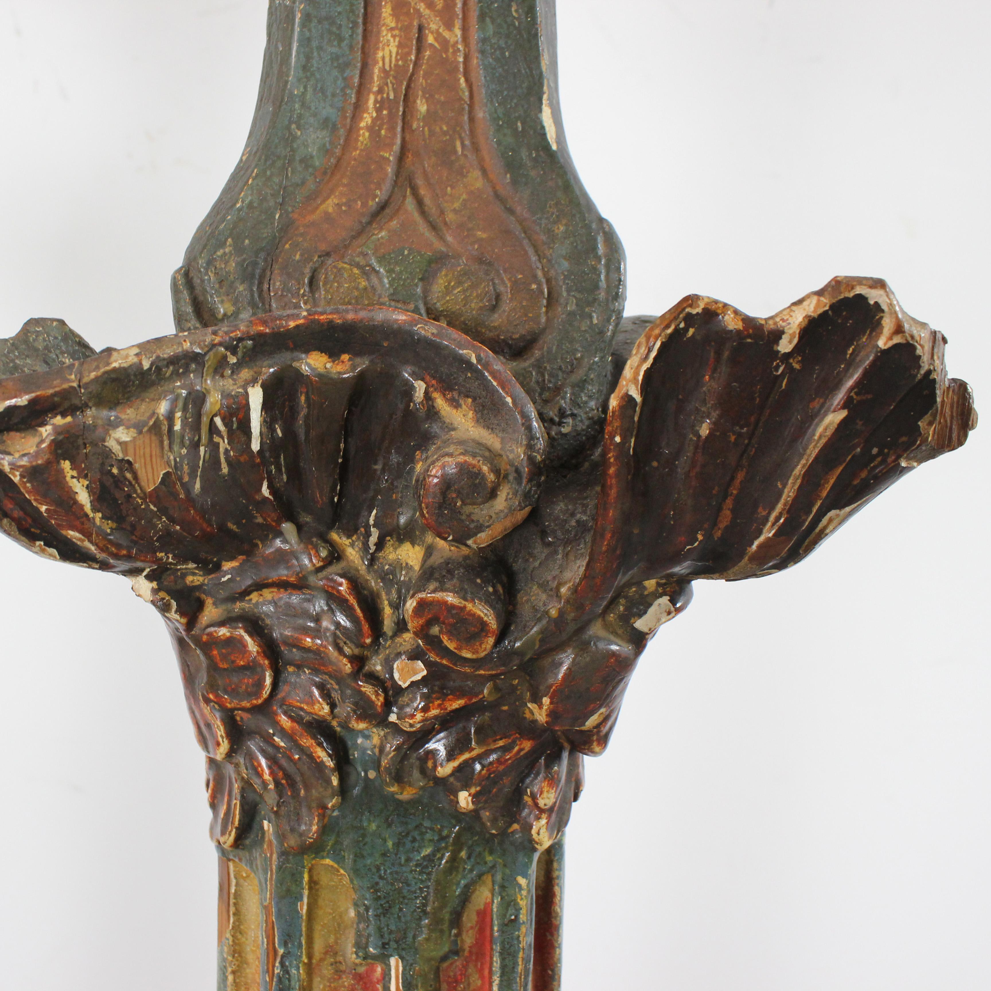Wood Pair of carved and polychrome wooden axe-holders - Italy - 17th century For Sale
