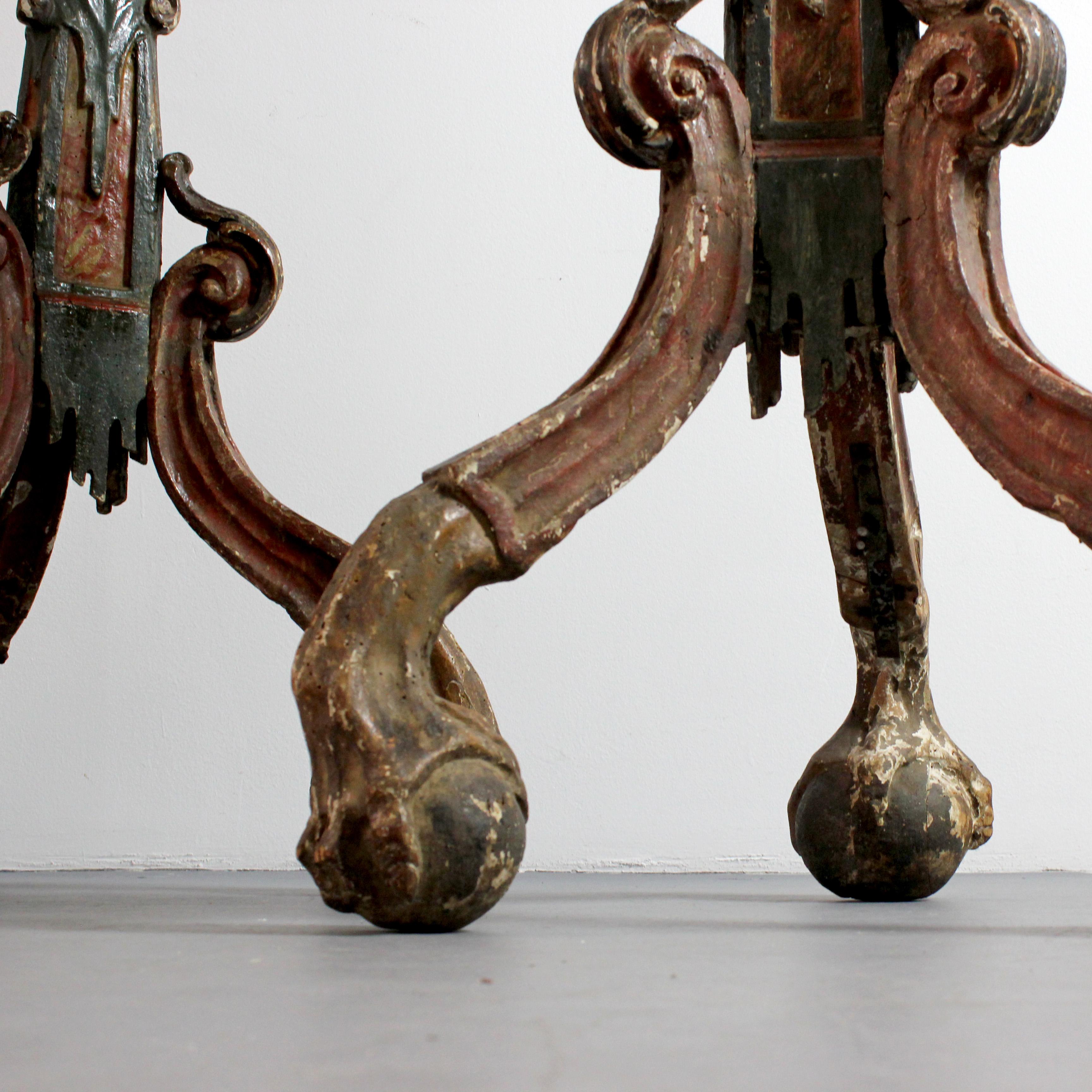 Pair of carved and polychrome wooden axe-holders - Italy - 17th century For Sale 2