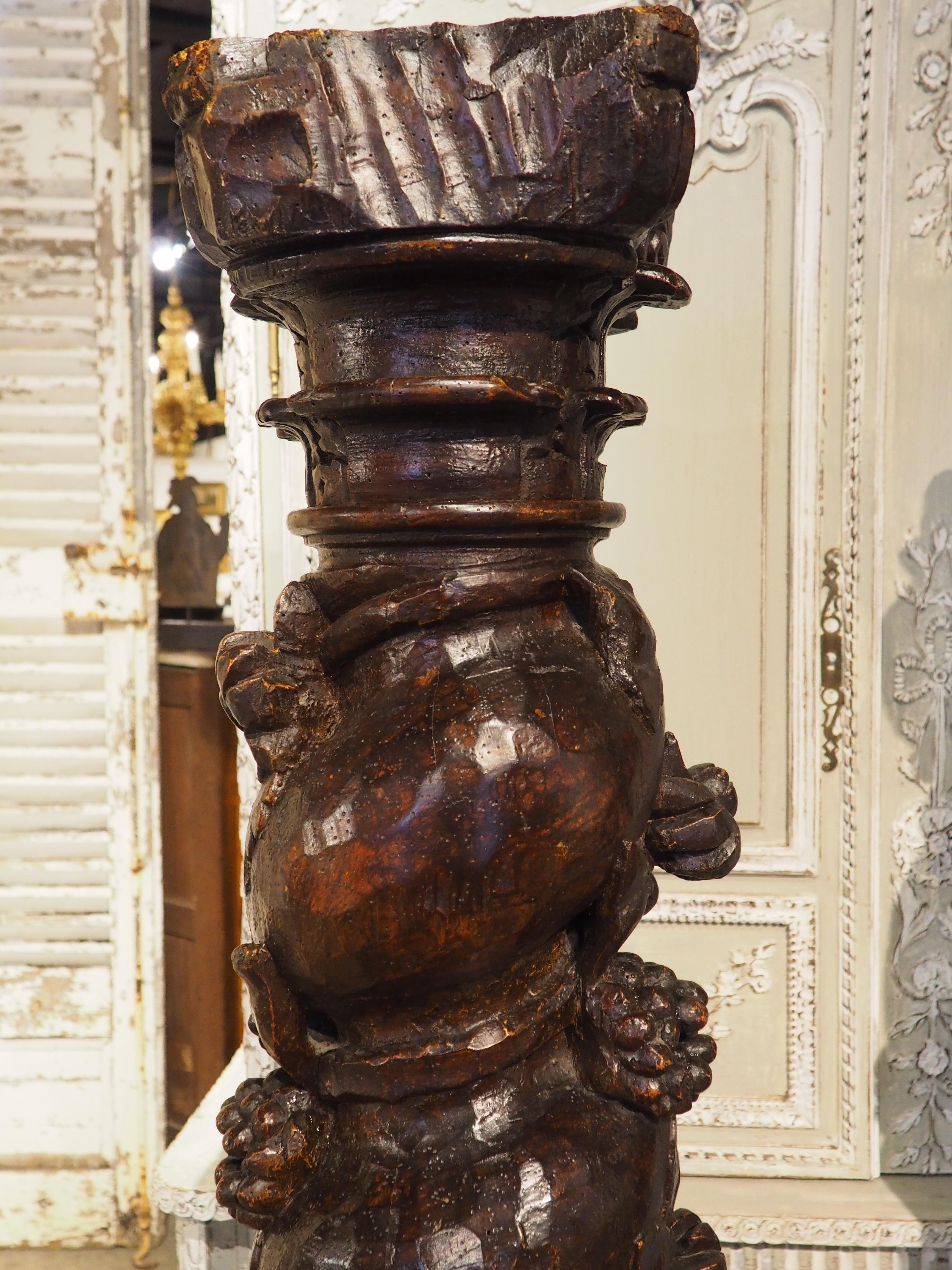 Paire de colonnes solomoniques françaises sculptées, 17ème siècle en vente 9