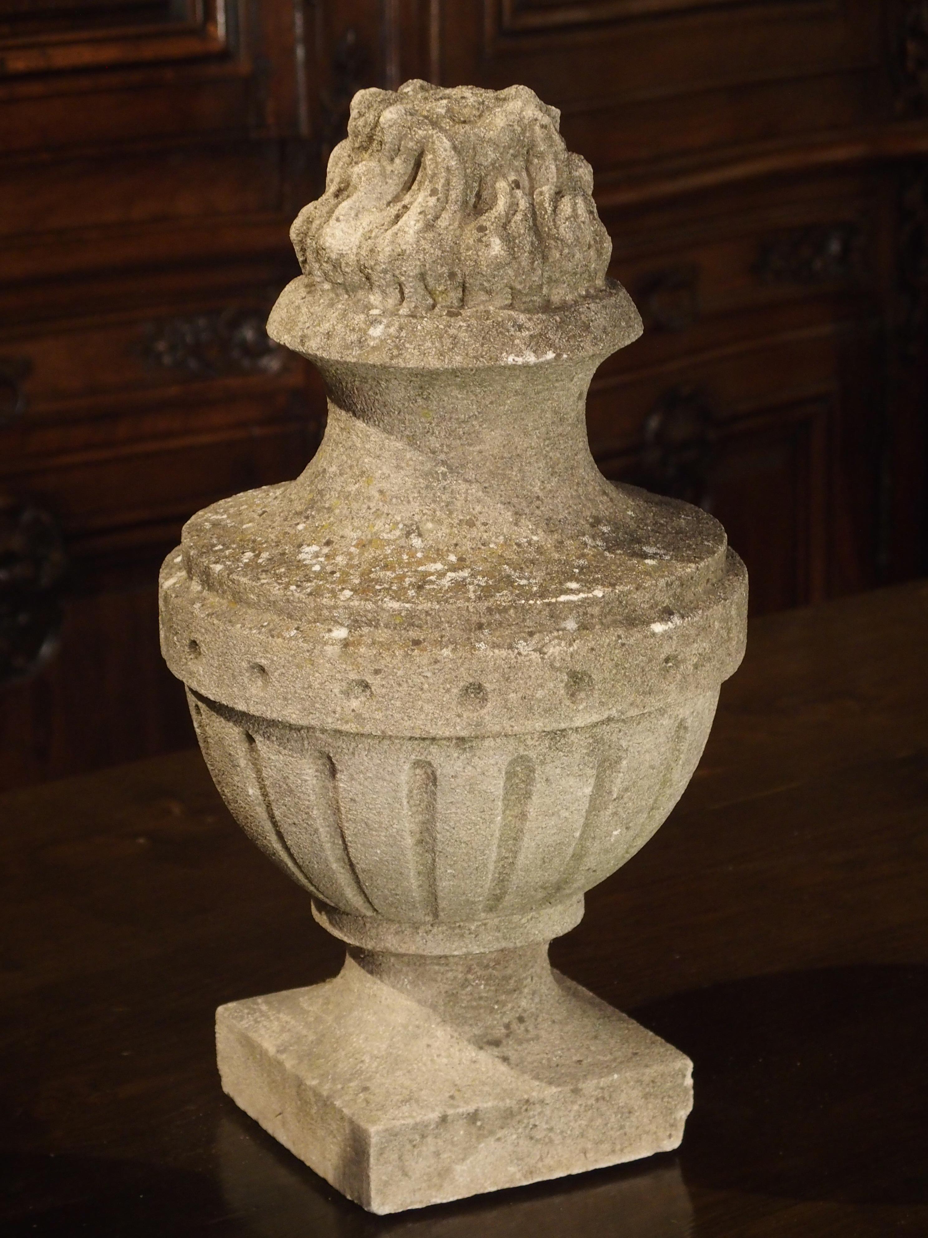 Pair of Carved Antique Limestone Pots a Feu from France, 19th Century 4