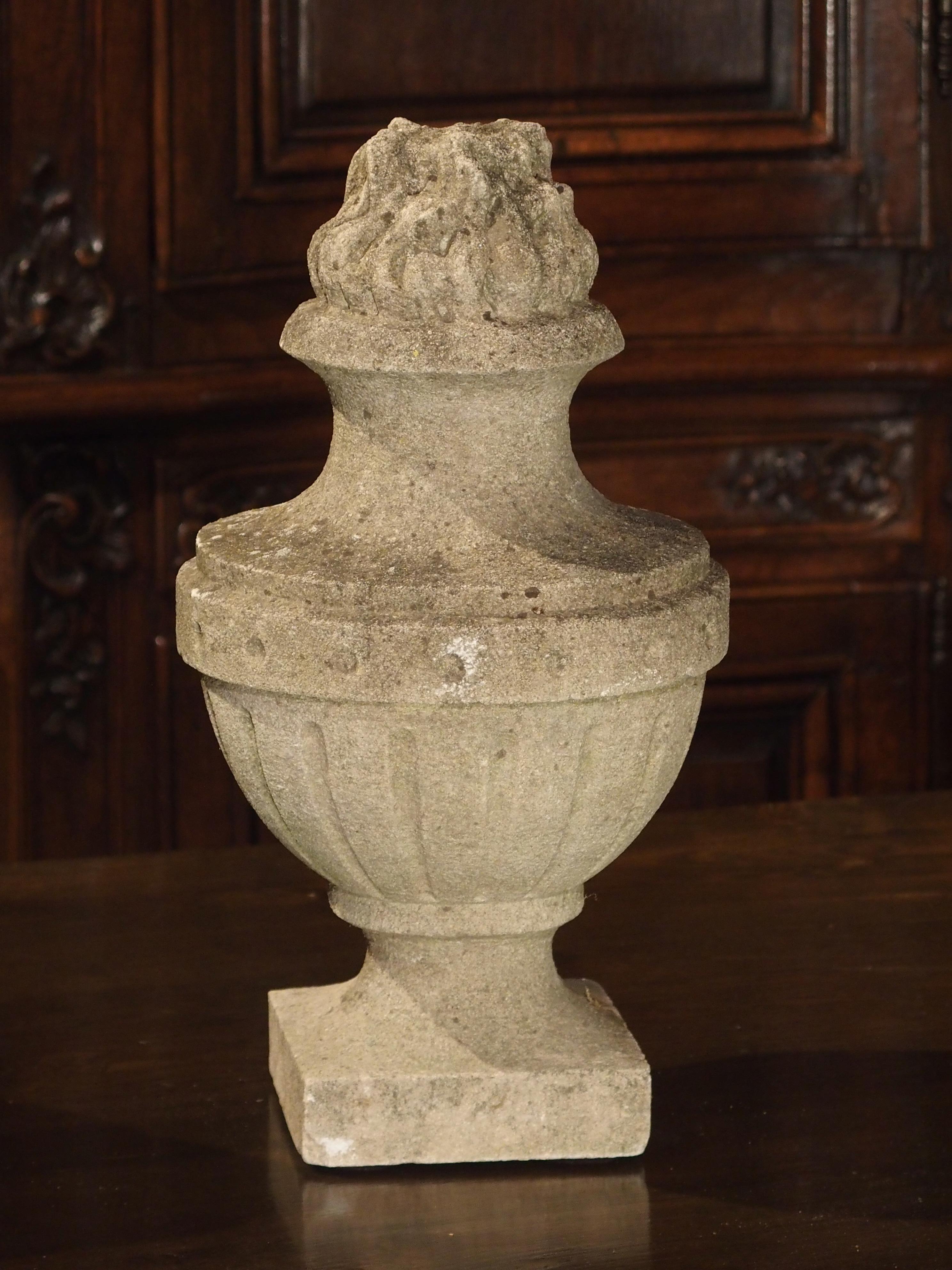 Pair of Carved Antique Limestone Pots a Feu from France, 19th Century 1