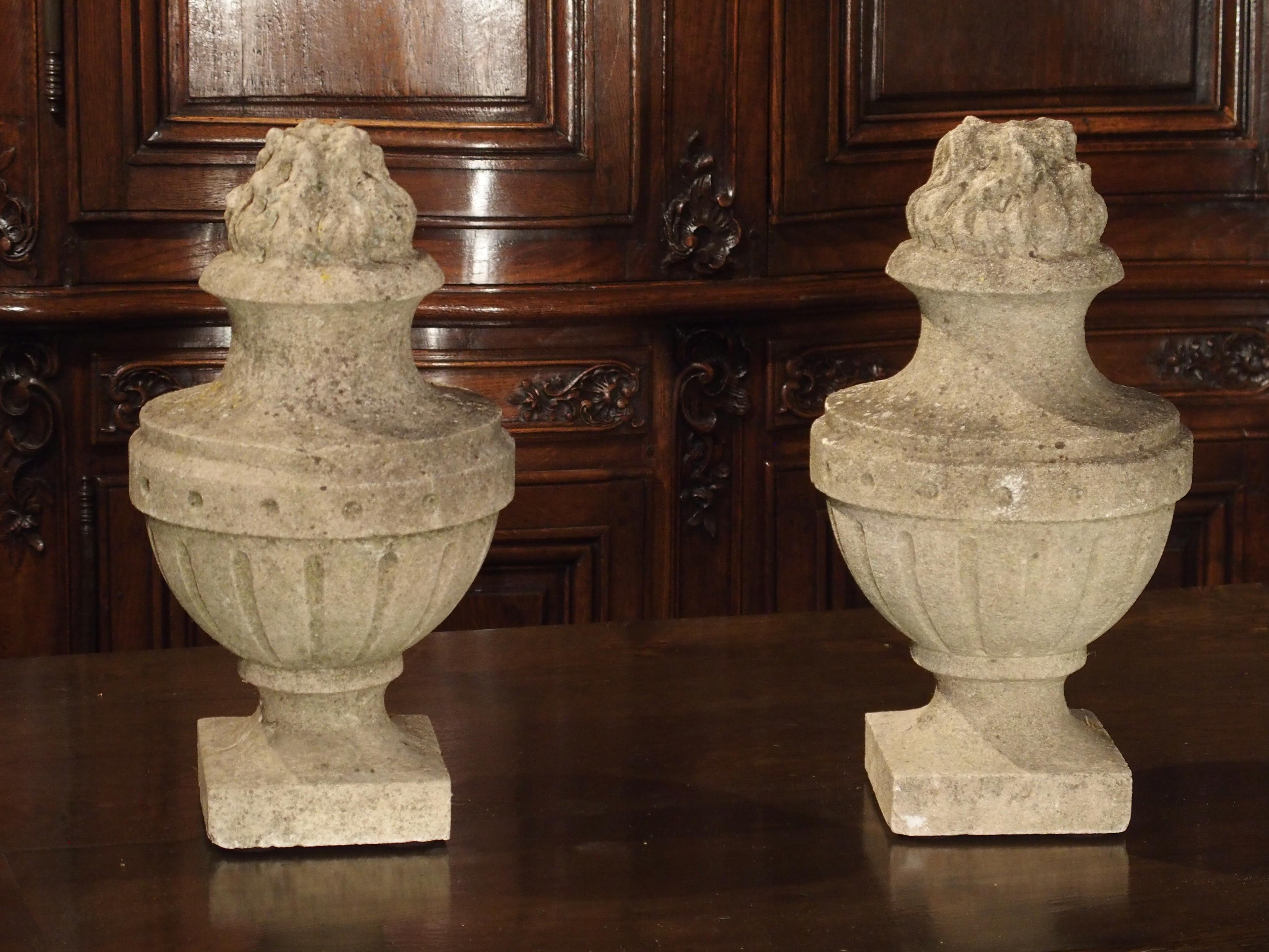 Pair of Carved Antique Limestone Pots a Feu from France, 19th Century (Kalkstein)