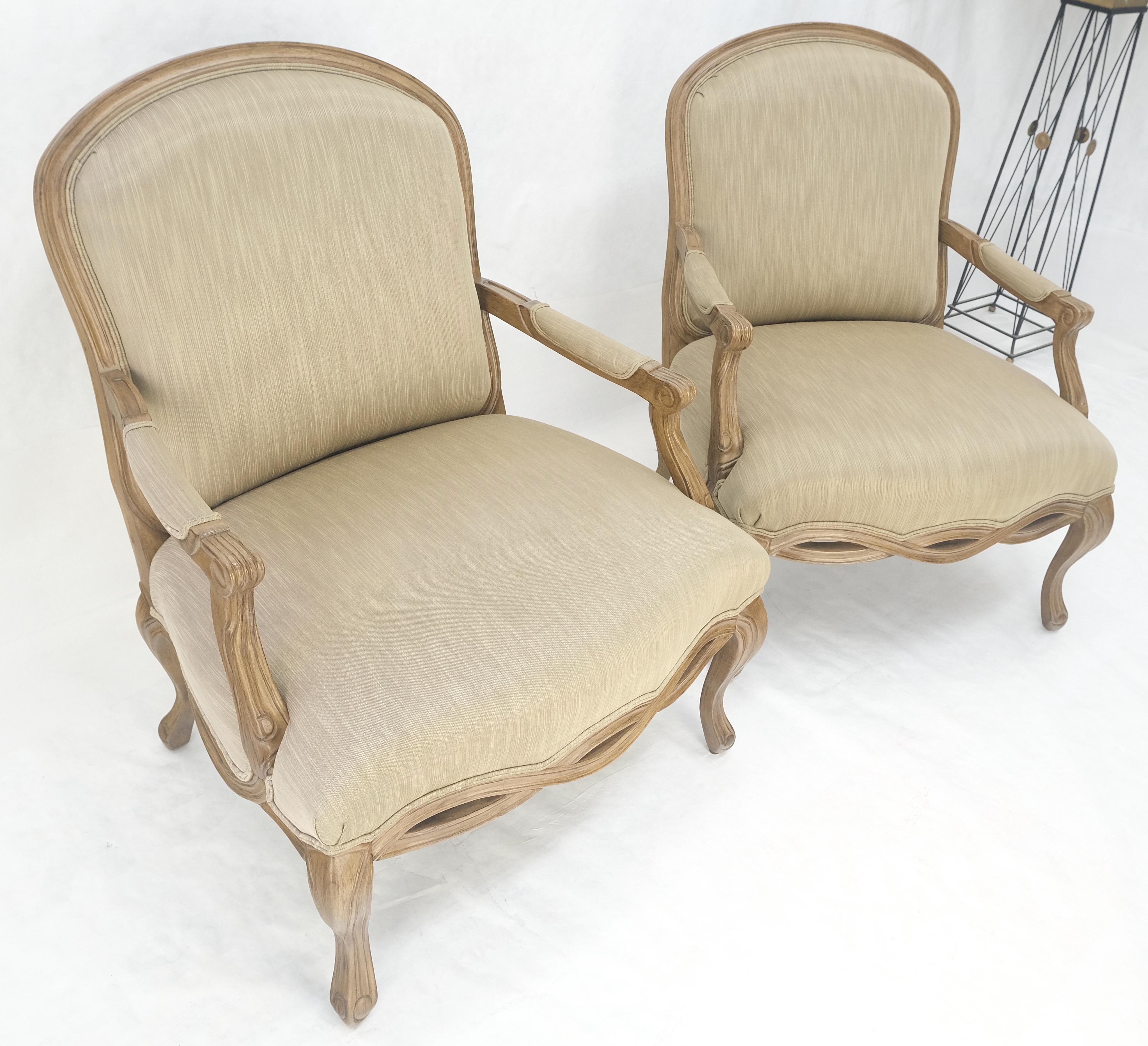 Coppia di sedie da salotto con bracci intagliati di Bernhardt in stile Regency MINT in vendita 5