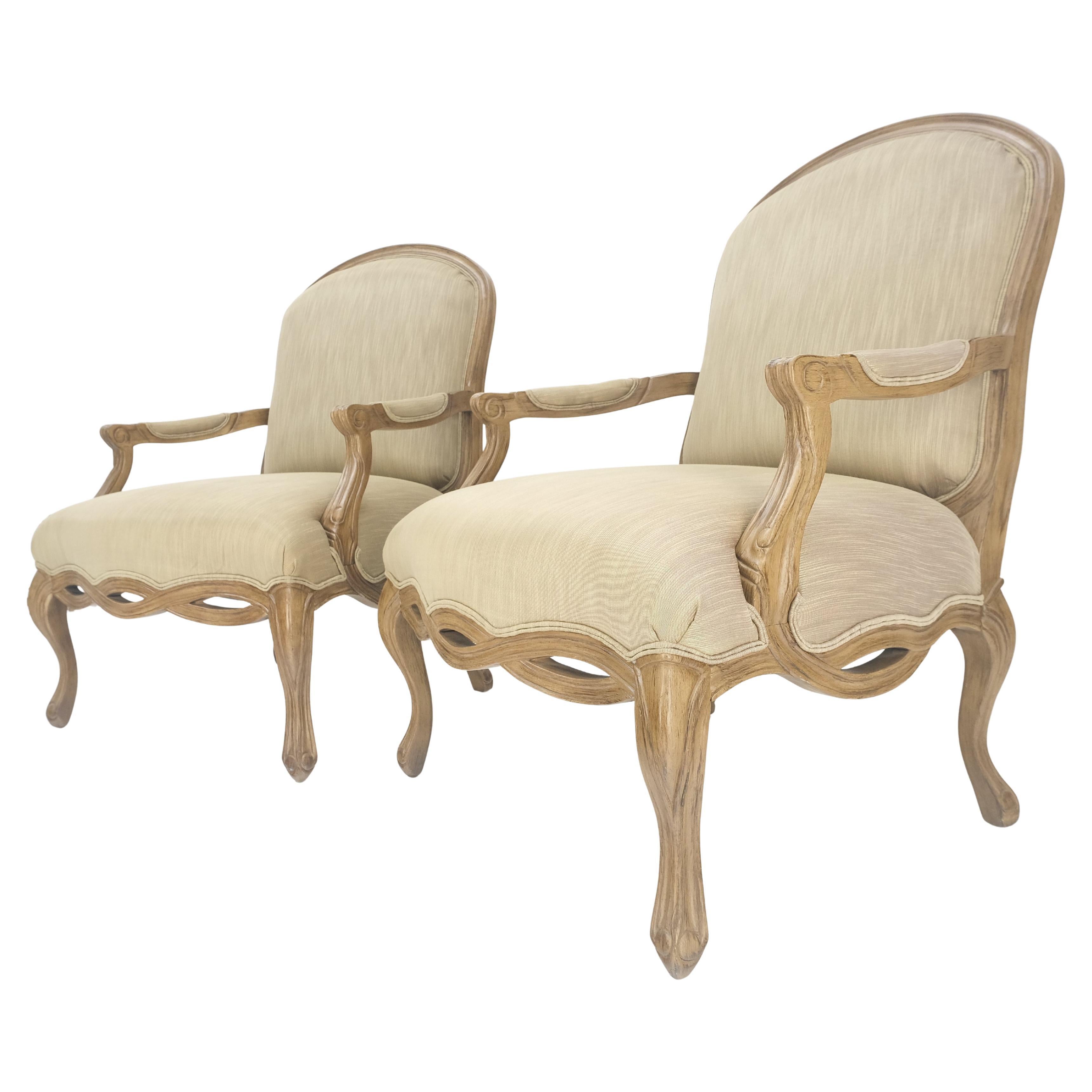 Neo-Regency Coppia di sedie da salotto con bracci intagliati di Bernhardt in stile Regency MINT in vendita