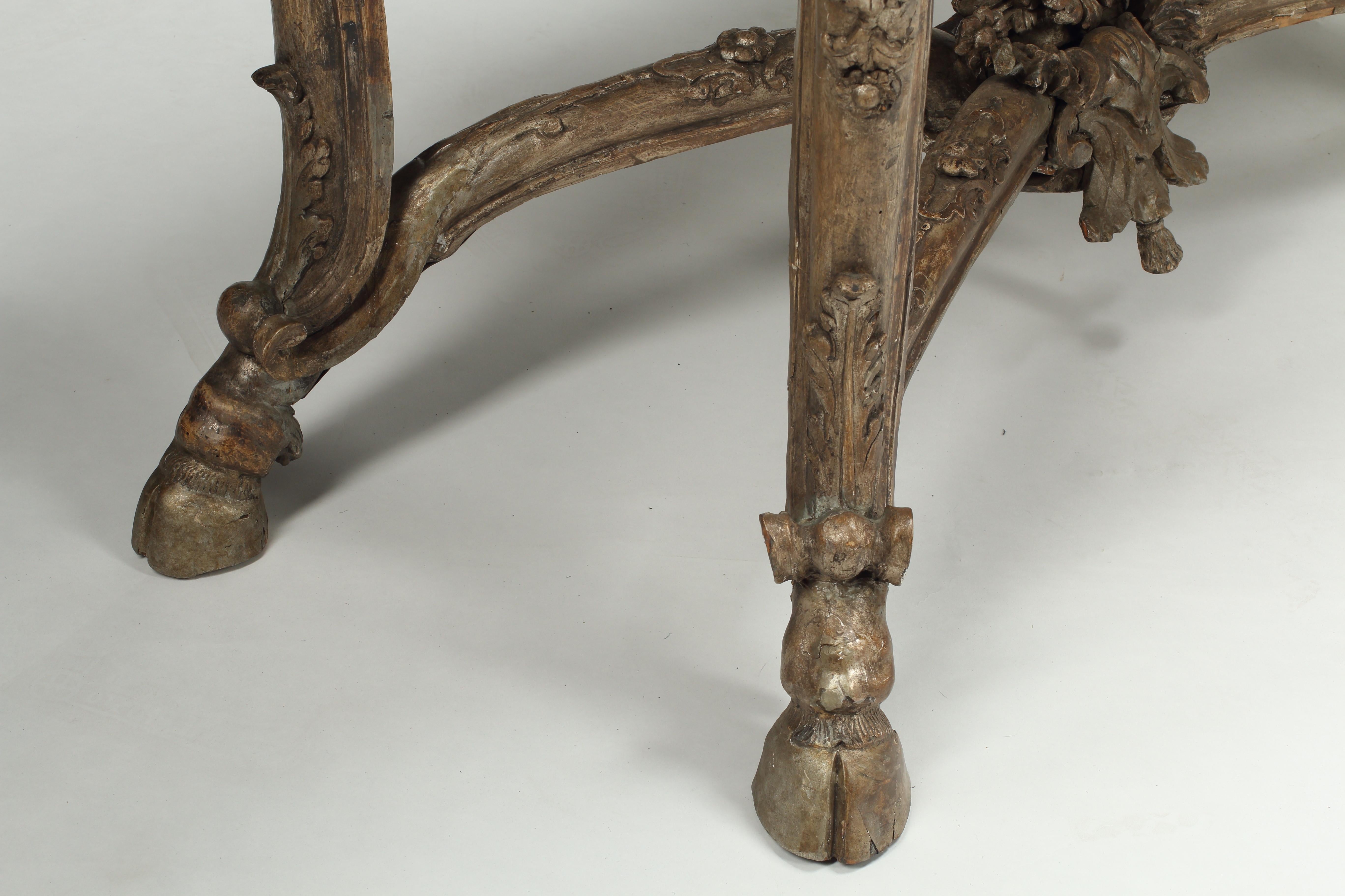 Coppia di mensole intagliate in finitura Borghese con piani in marmo, XIX secolo, Italia in vendita 2