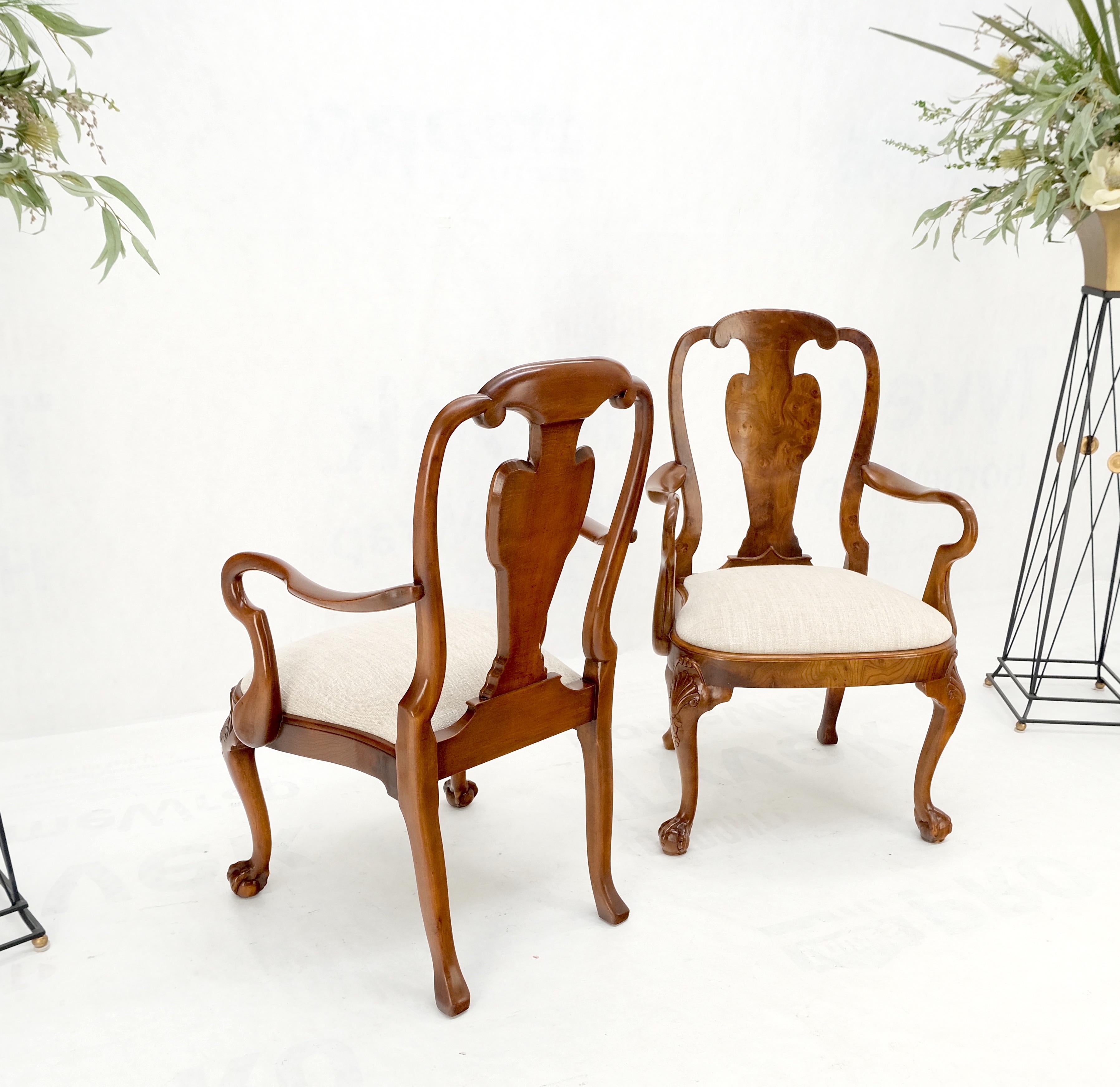 Américain Paire de fauteuils en bois de ronce sculpté, tapisserie en lin oatmeal MINT ! en vente