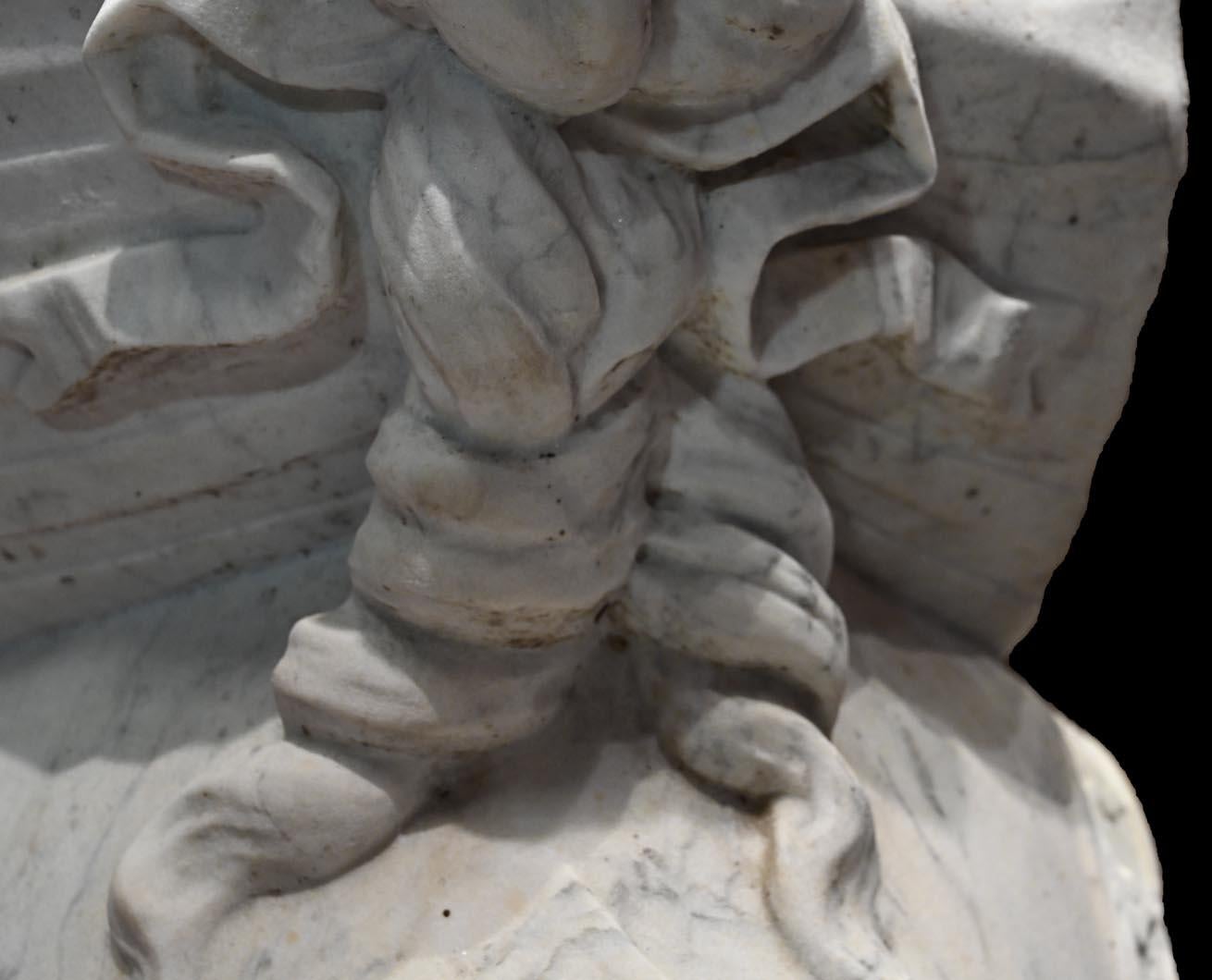 Pair of carved Carrara marble sphinxes For Sale 3