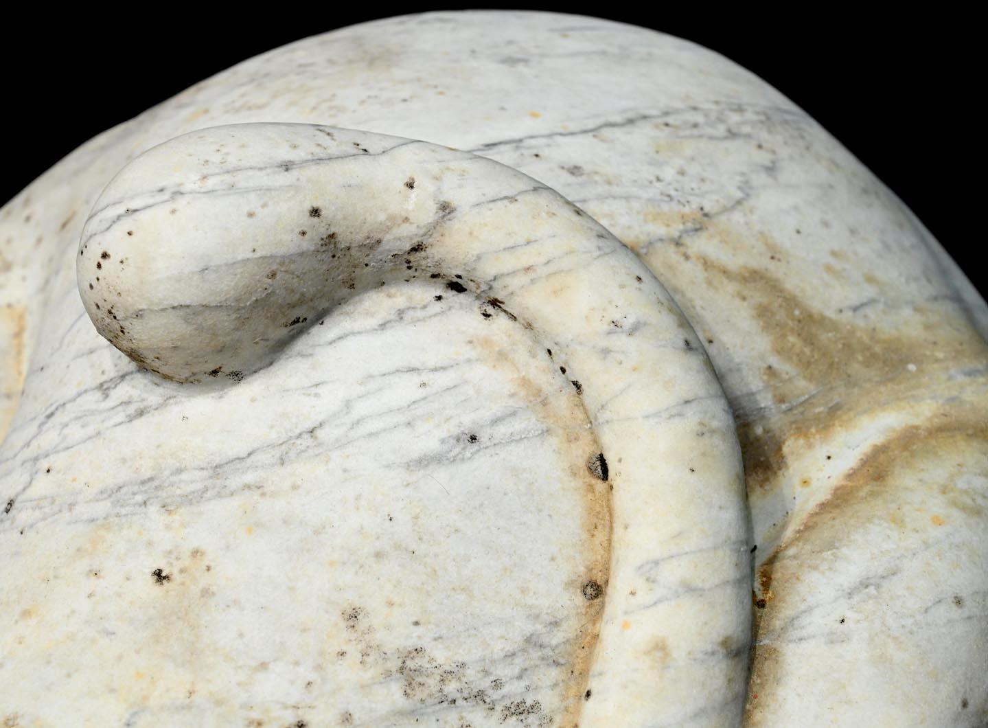 Pair of carved Carrara marble sphinxes For Sale 5