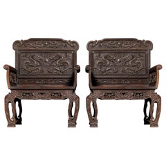 Paire de chaises trônes Zitan chinoises sculptées avec des motifs de dragon