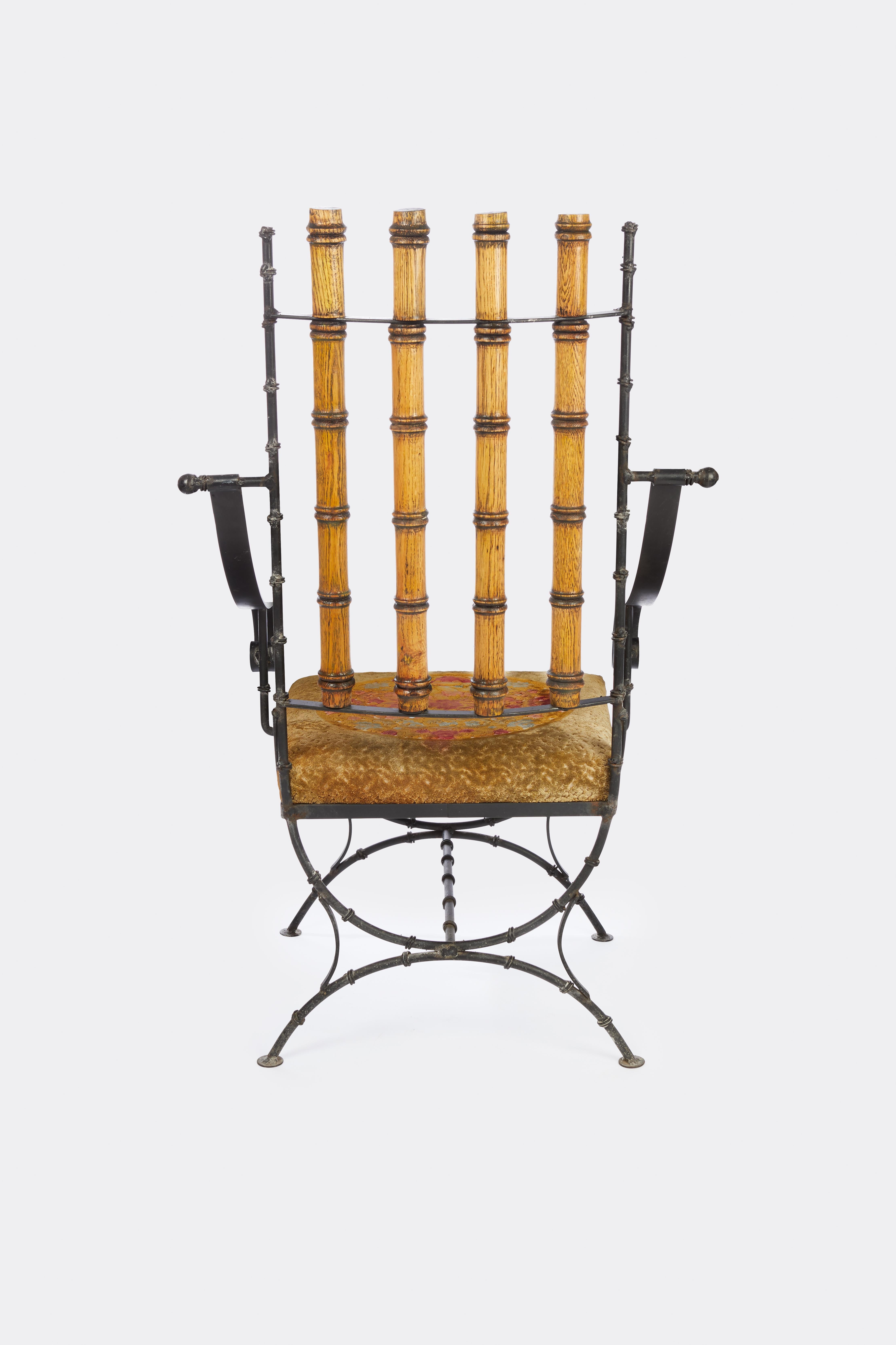 Paire de chaises en faux bambou sculpté des années 1960 provenant de la succession de Johnny Cash en vente 2