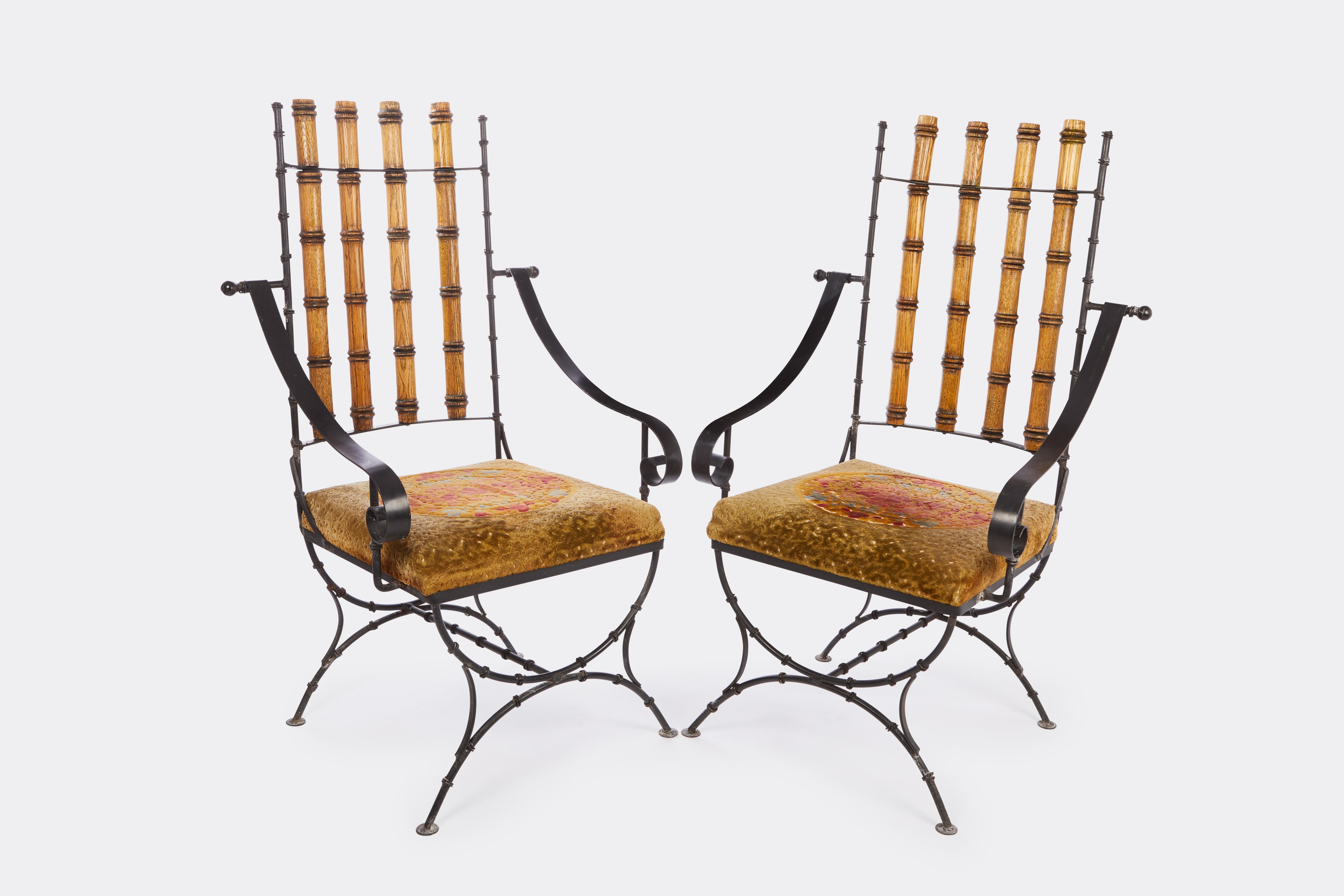 Paire de chaises en faux bambou sculpté des années 1960 provenant de la succession de Johnny Cash en vente 3