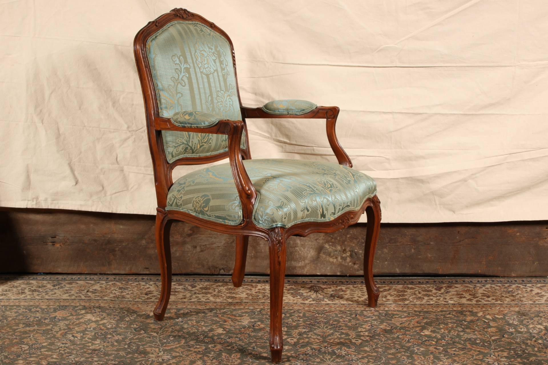 Pair of pale blue upholstered armchairs Louis XV style with carved frames having a floral motif, padded manchettes, welt trim and resting on cabriole legs.
Condition: good.