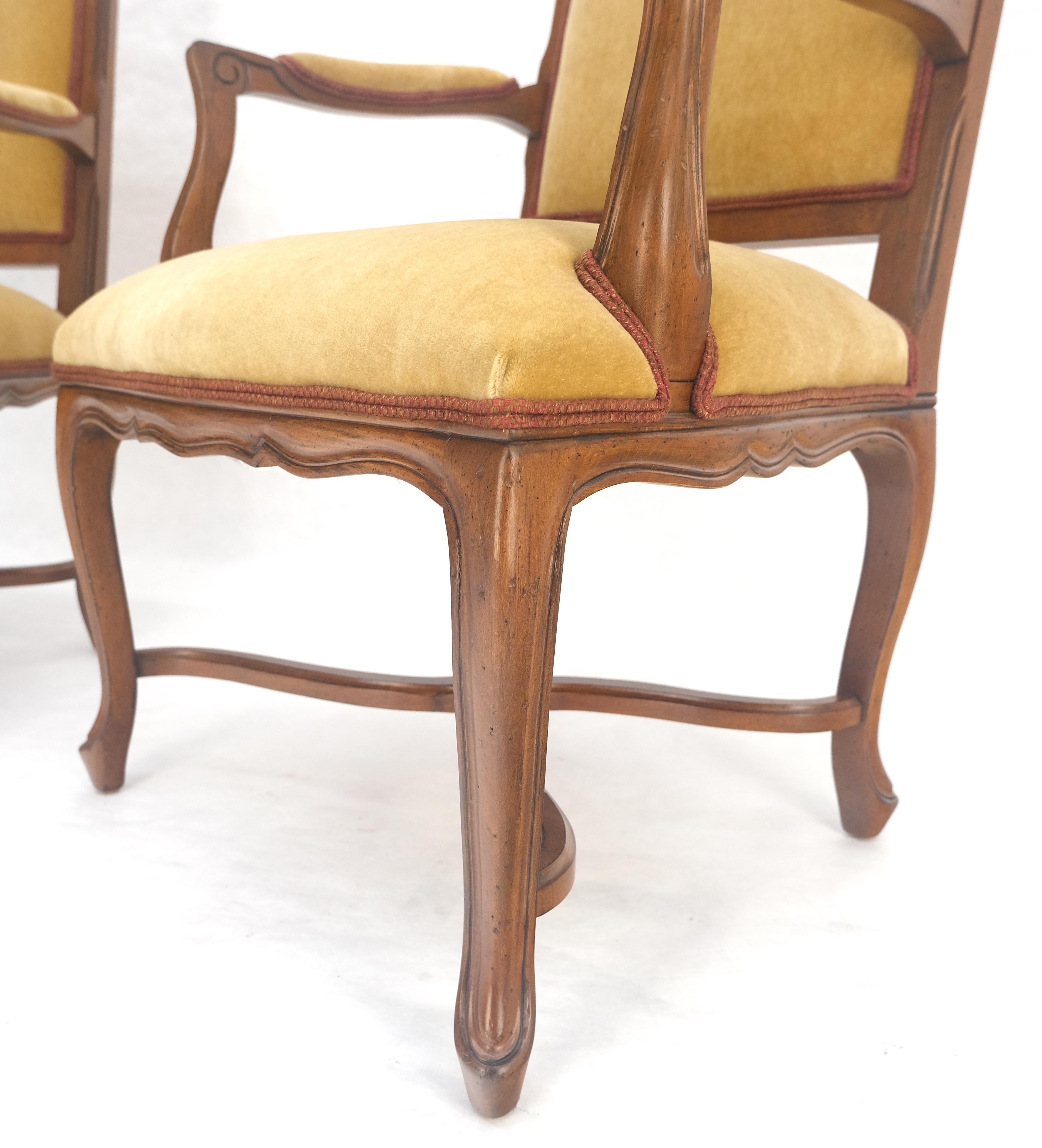 Stile provenzale Coppia di sedie da salotto a bracci aperti in stile francese intagliate in tessuto mohair MINT! in vendita