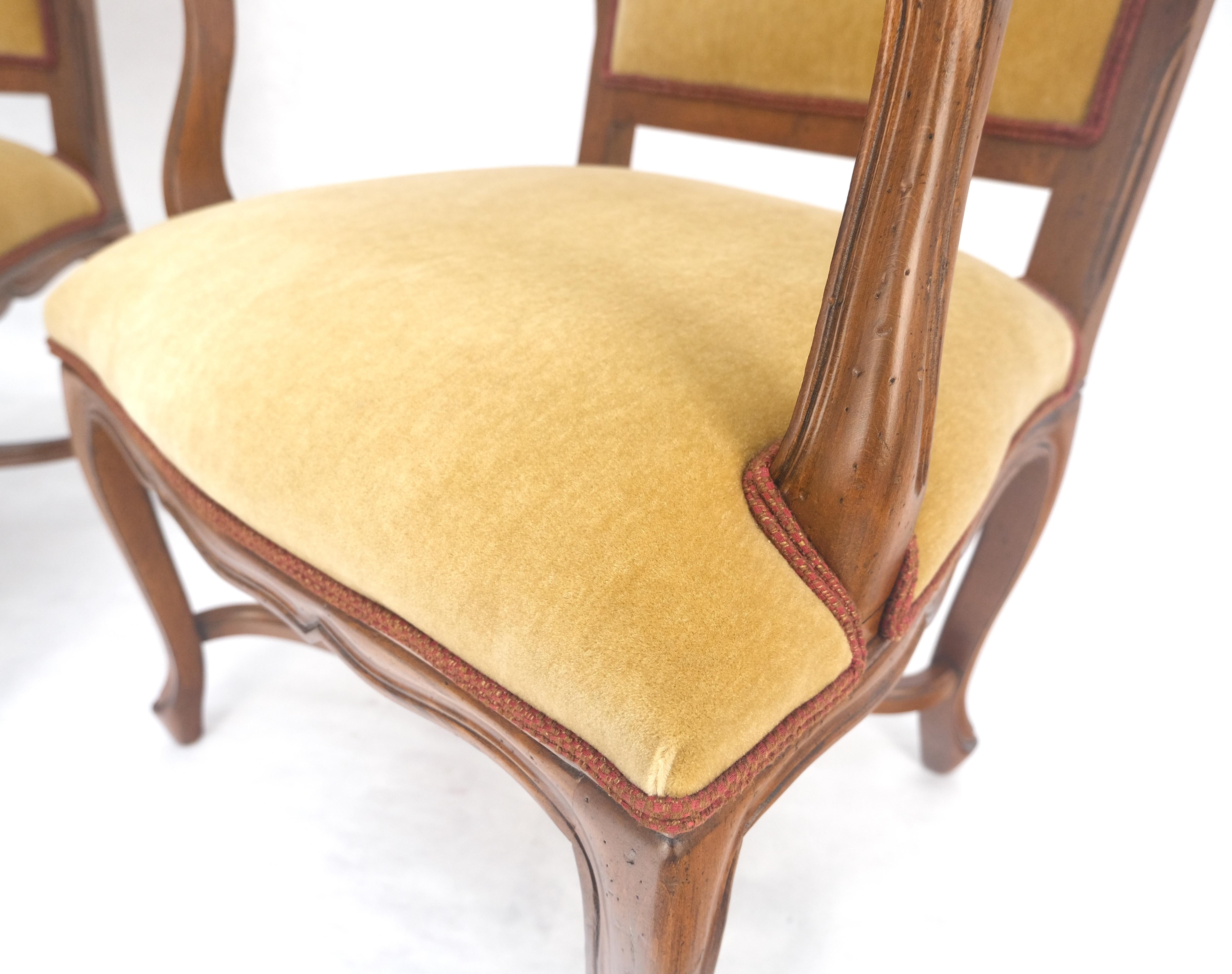 Intagliato Coppia di sedie da salotto a bracci aperti in stile francese intagliate in tessuto mohair MINT! in vendita