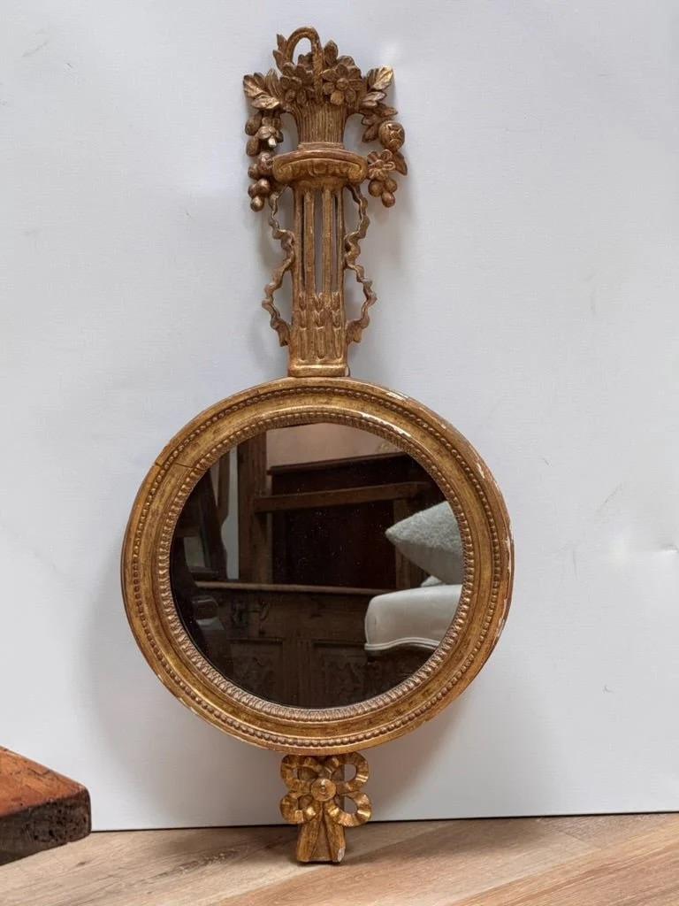XIXe siècle Paire de miroirs sculptés et dorés, A.I.C. en vente