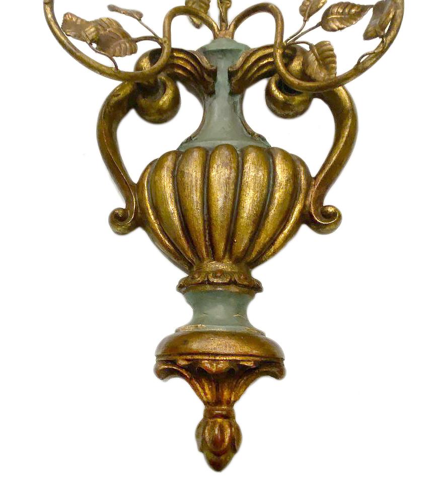 Set of 4 Carved and Giltwood Sconces In Good Condition For Sale In New York, NY