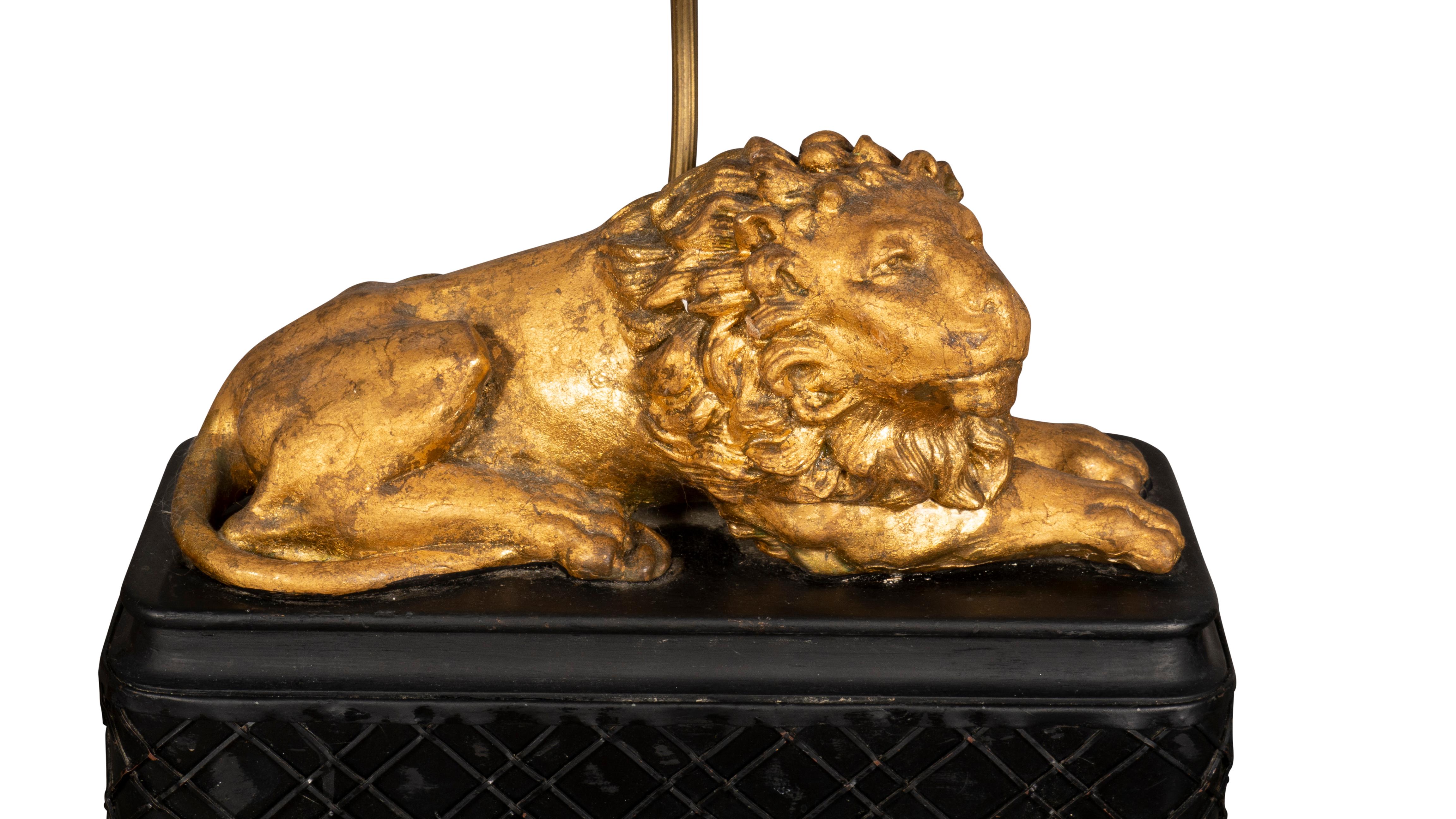 Pair of Carved Giltwood Lion Table Lamps 8