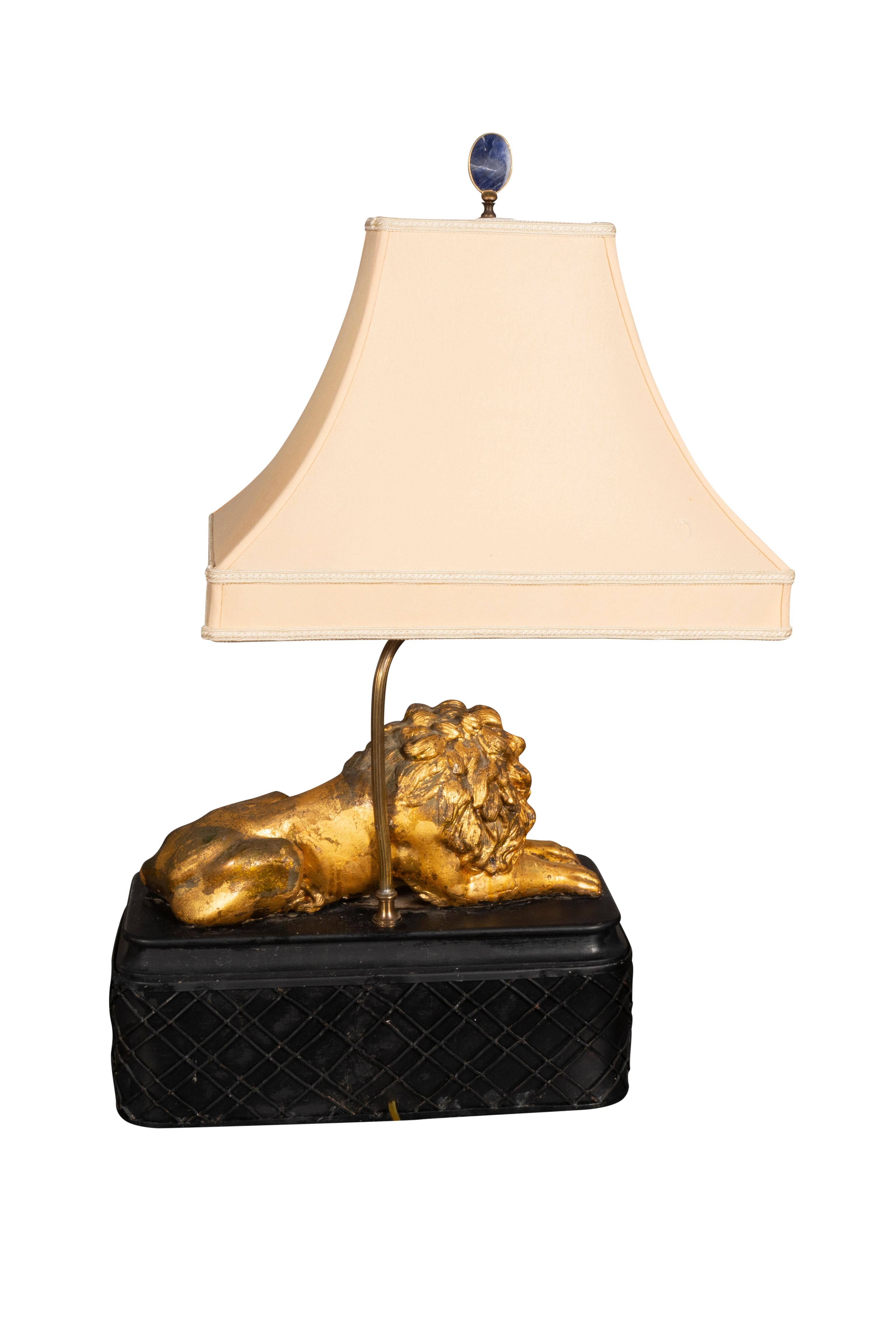 Pair of Carved Giltwood Lion Table Lamps In Good Condition In Essex, MA