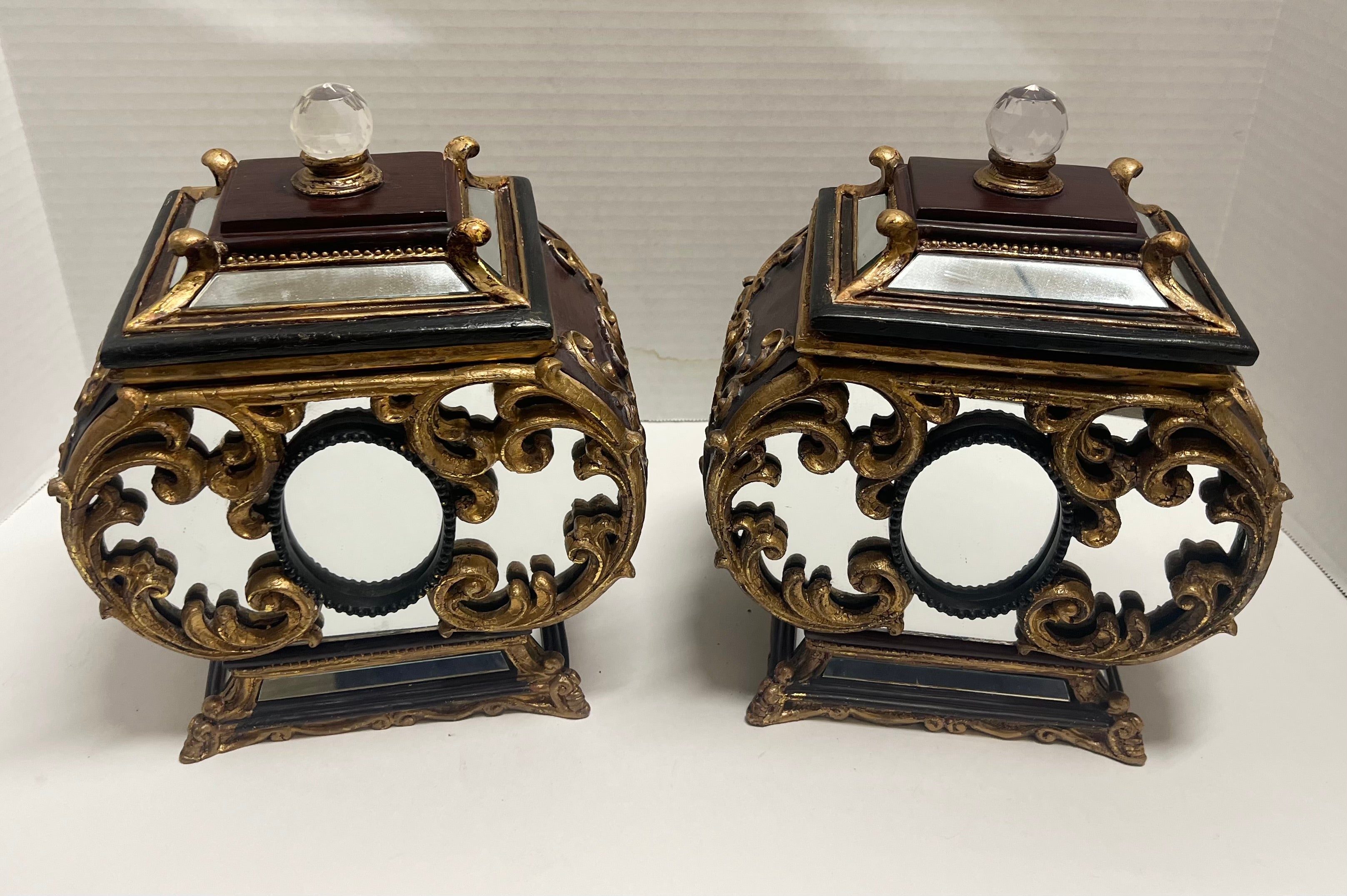 Baroque Revival Pair of Carved Giltwood Mirrored Covered Boxes For Sale