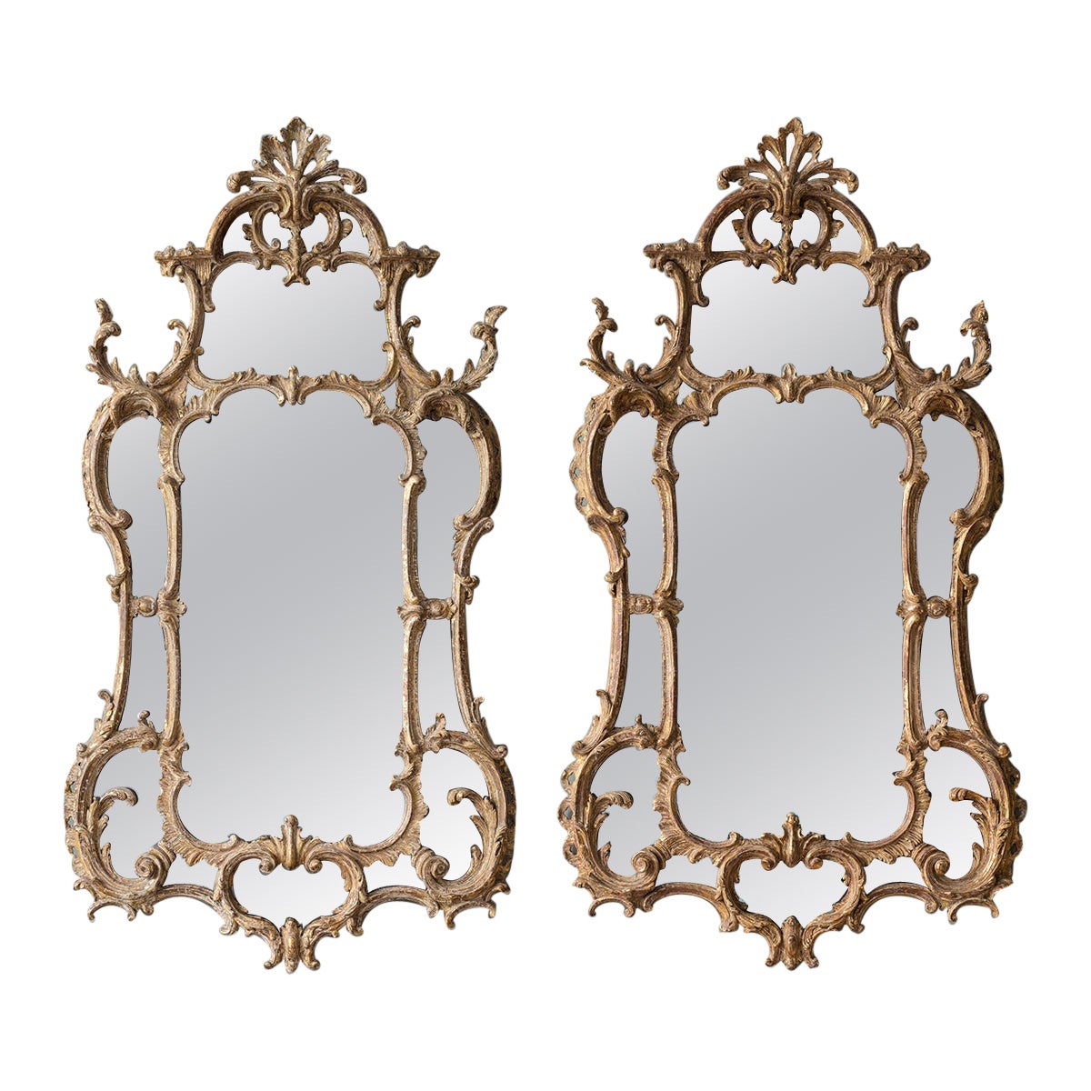 Paire de miroirs en bois doré sculpté, 18ème siècle