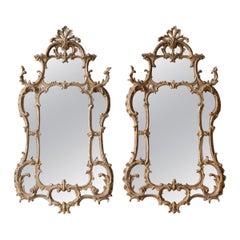 Paire de miroirs en bois doré sculpté, 18ème siècle