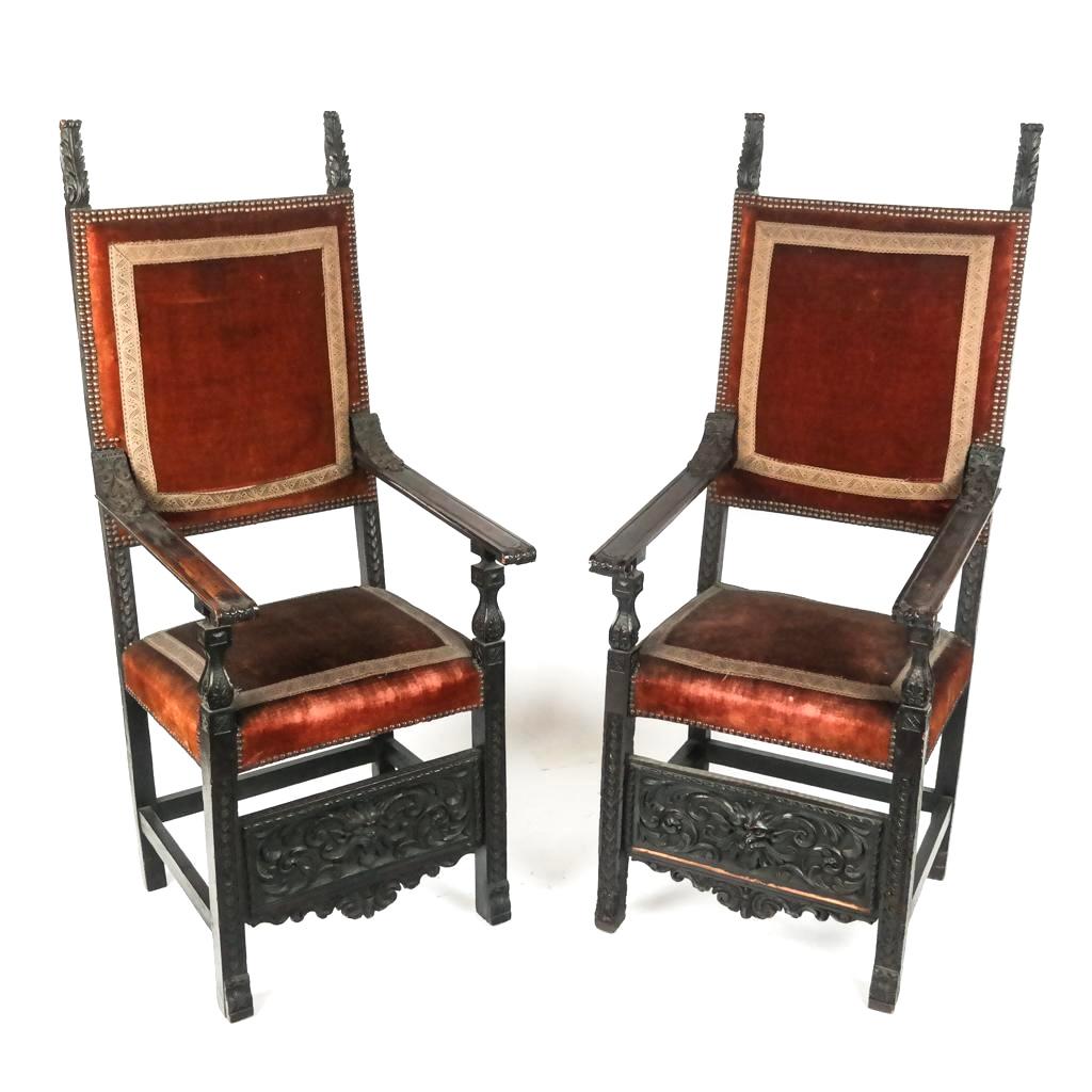 Coppia di poltrone giacobiane intagliate in vendita 3