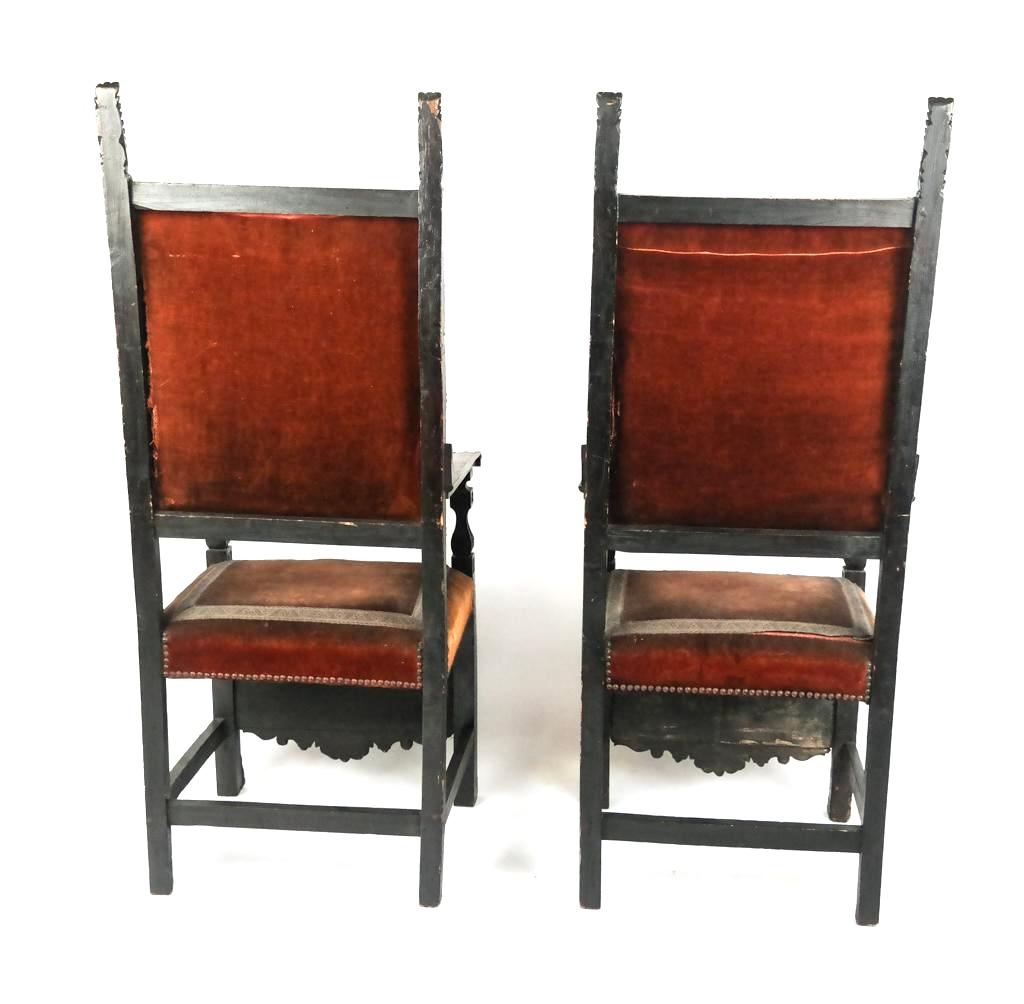 Intagliato Coppia di poltrone giacobiane intagliate in vendita