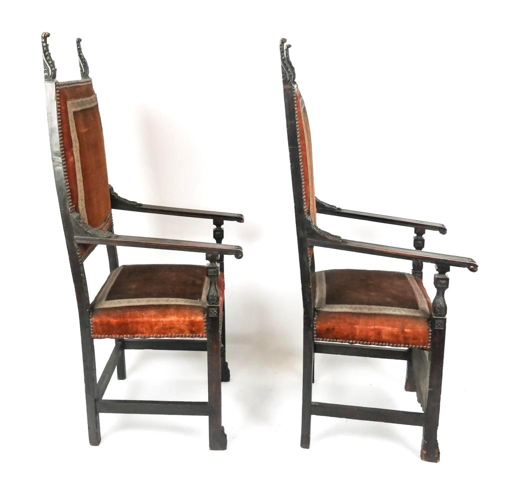 Coppia di poltrone giacobiane intagliate In condizioni buone in vendita a Bradenton, FL