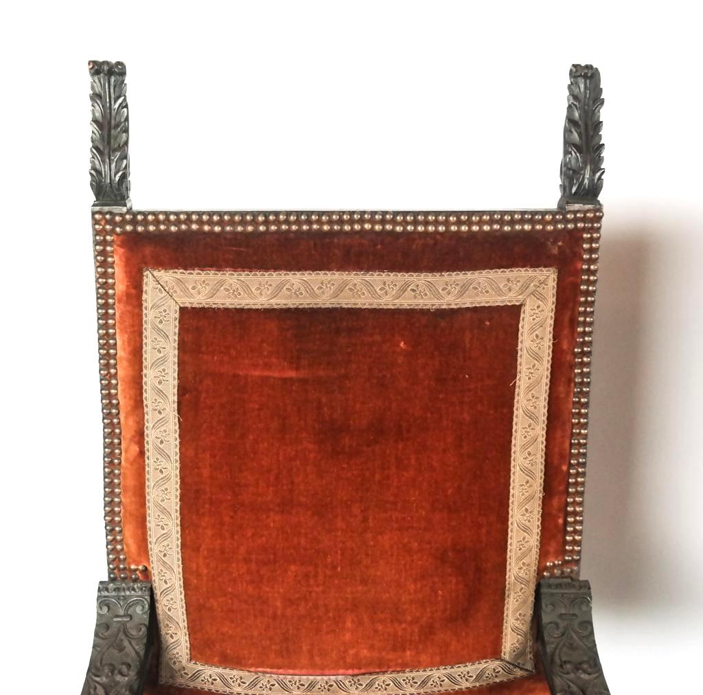 Fino al XVIII secolo Coppia di poltrone giacobiane intagliate in vendita