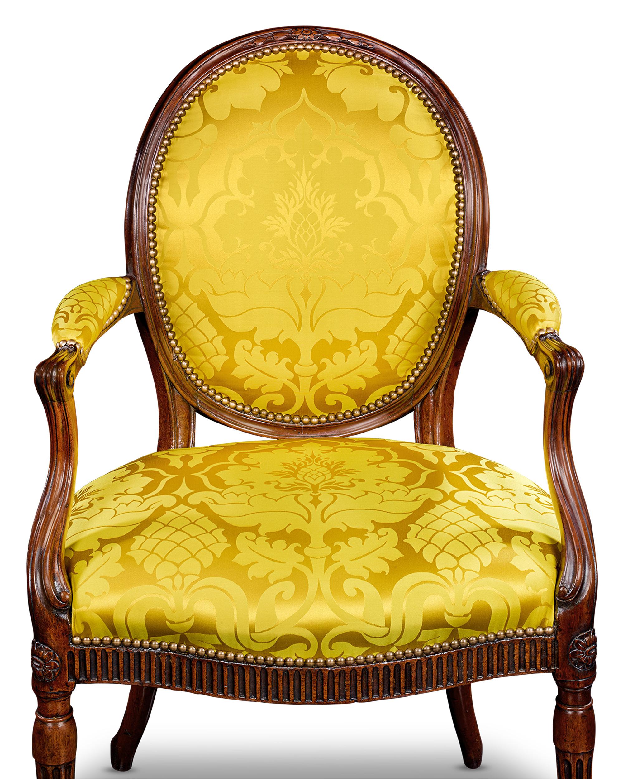 Inglese Coppia di poltrone in mogano intagliato di Thomas Chippendale in vendita