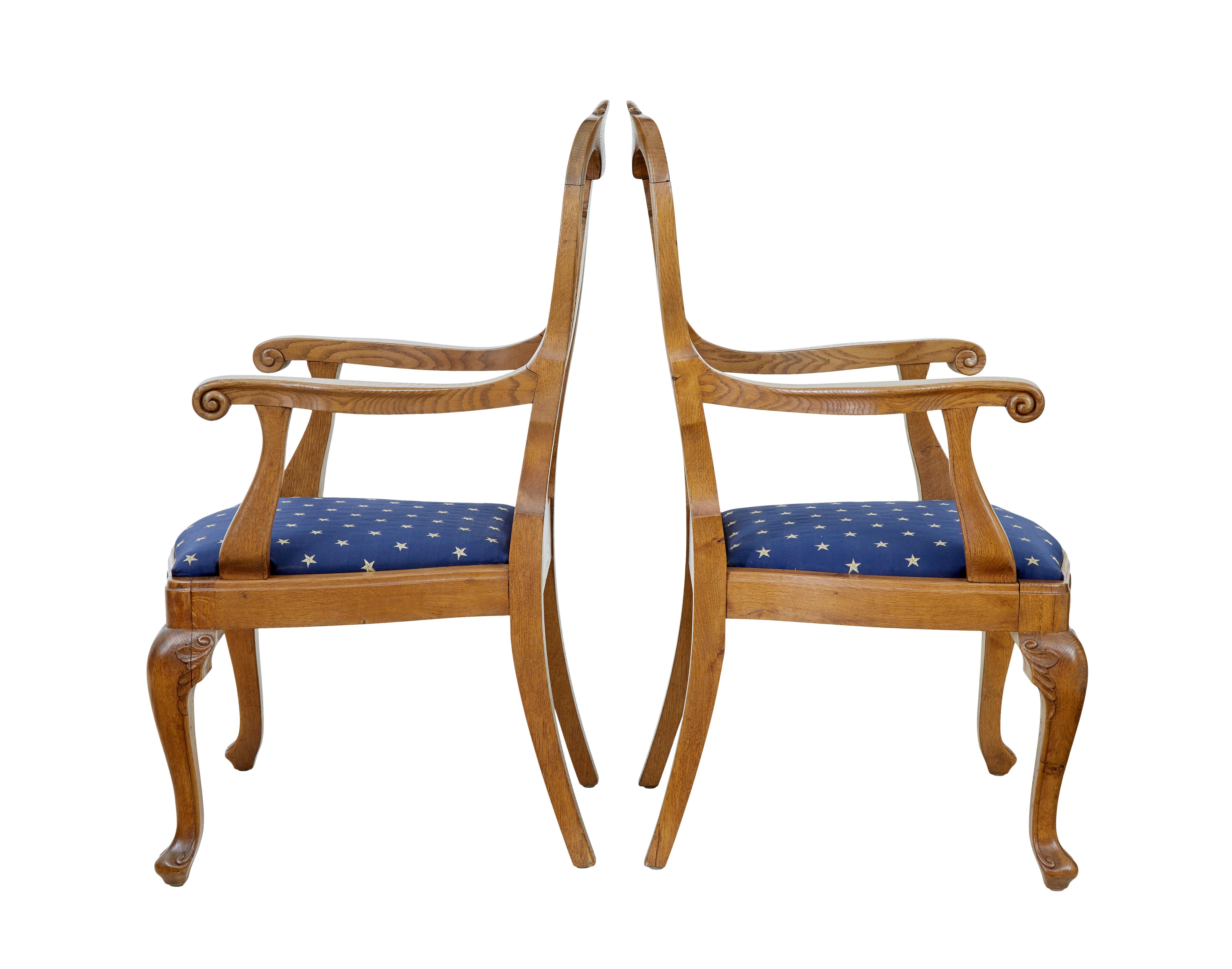 Chippendale Paire de fauteuils en chêne sculpté du 19e siècle en vente