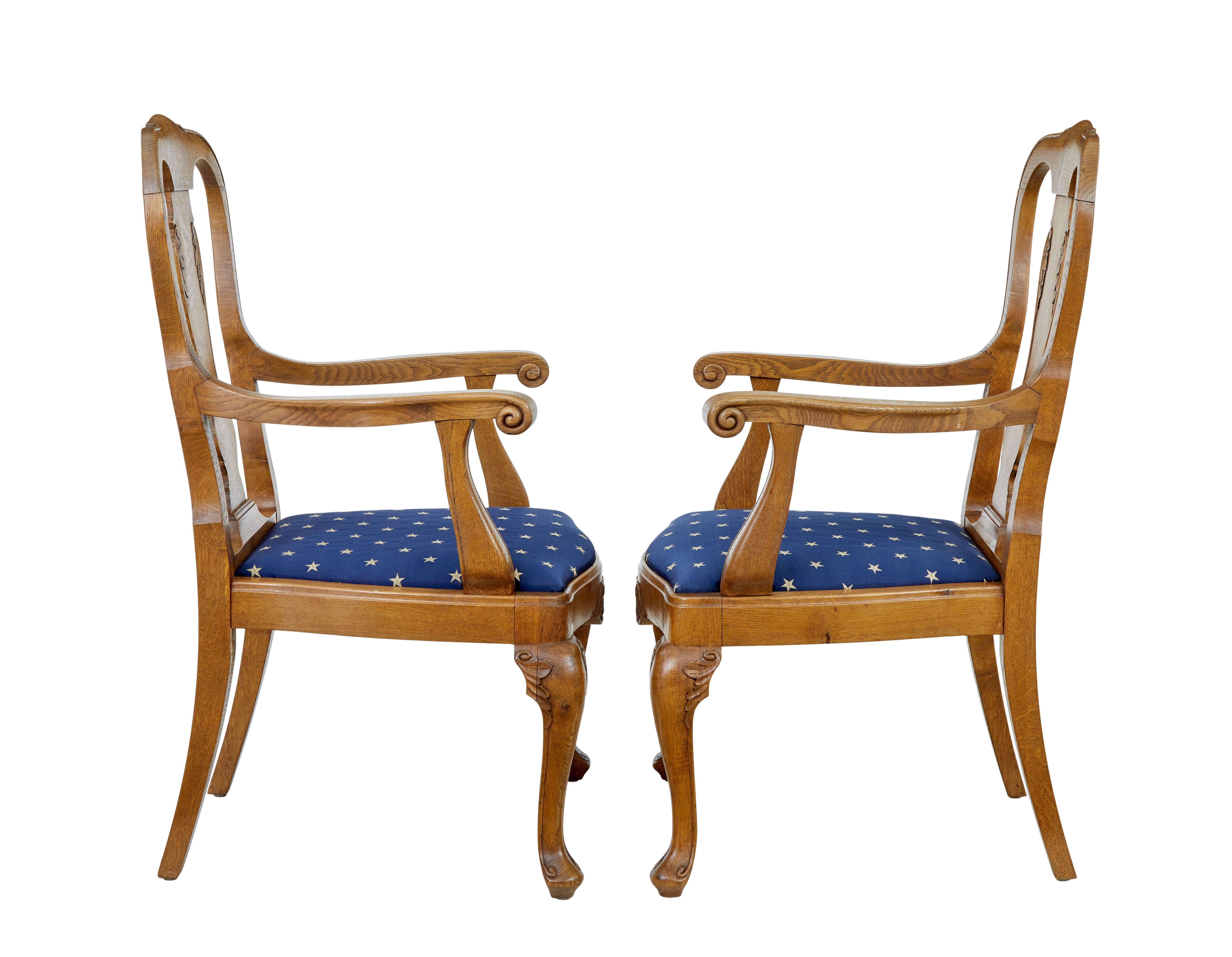 English Pair of carved oak 19th century armchairs For Sale